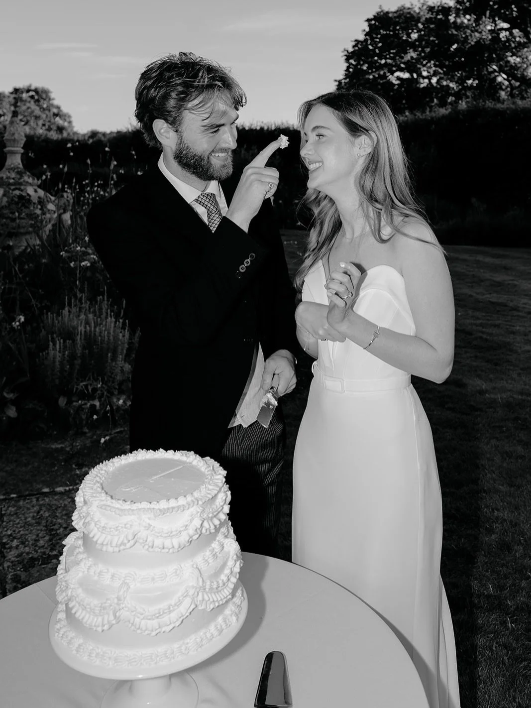 These photos of Janine &amp; Guy fill my heart with so much joy! Just so beautiful 🎂 

Venue: @butleypriory
Hair: @clarelouisehair.wedding
Makeup: @amberharlowmakeup
Flowers: @charlottewildfloraldesign
Dress: @suzanneneville
DJ: Check12
