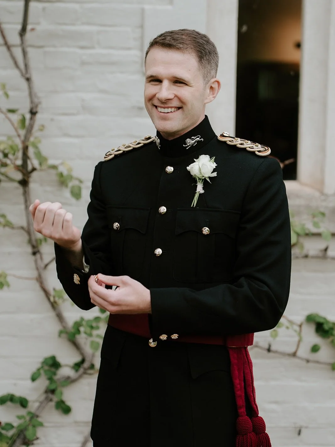 Bridal &amp; groom prep, let&rsquo;s talk about the difference 🤍

Bridal prep is usually a beautiful whirlwind, hair and makeup in full swing, matching robes, champagne popping, details styled just right. There&rsquo;s an energy in the room that&rsq