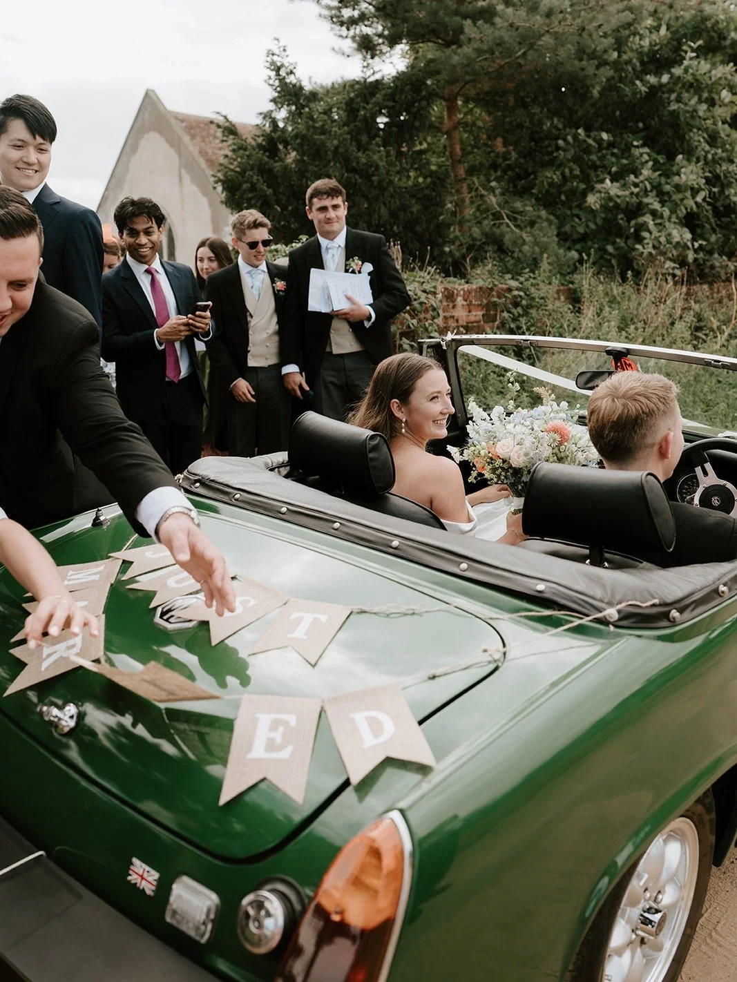 I absolutely loved Emma &amp; Tom&rsquo;s classic British wedding day 🤍✨

Timeless details, elegant styling, and that effortlessly romantic charm that never goes out of fashion.

The kind of wedding that proves classic will always win, graceful, joy