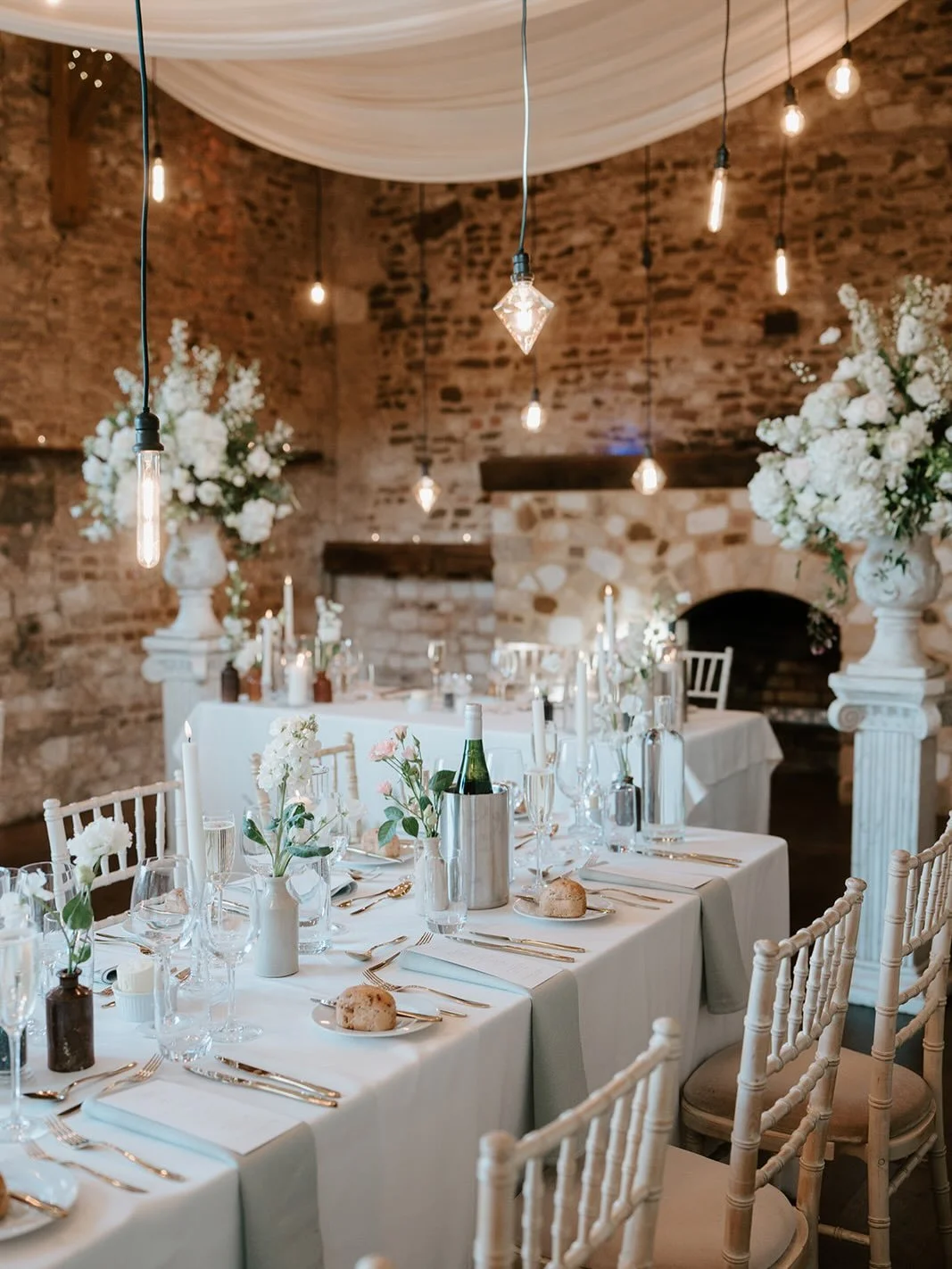The little things mean the most, the quiet in-betweens, the thoughtful details, the fleeting moments you almost miss ✨ When they all come together, they become the story of your day. 

@jamiestrings
@epic.events.norfolk
@silkandinkdesigns
@charlotted