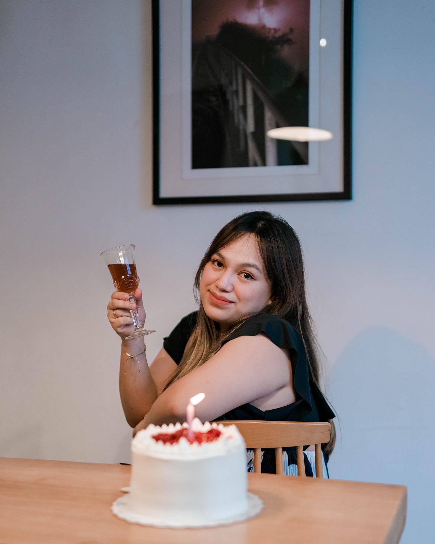 26 never felt better! Delish food, a much-needed getaway, amazing family, wonderful husband, the sweetest baby, and friends who always remember. Love you all!! 😊

📷 @monahliahona
