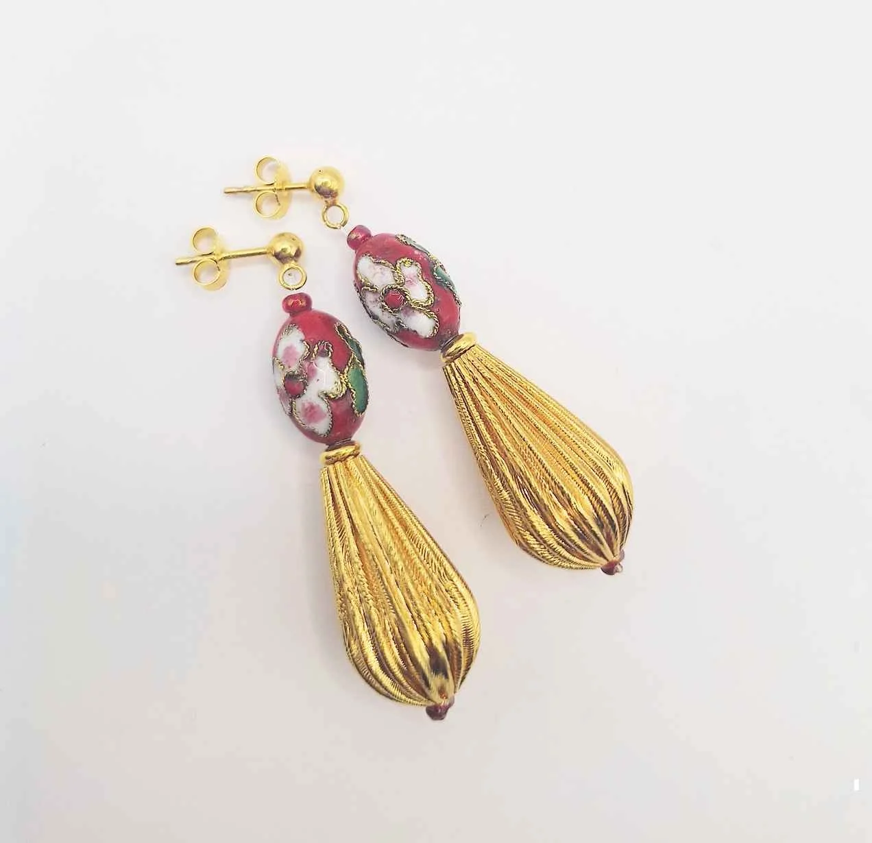 Susanne_Eisenmann_Schmuckdesign_Ohrringe_gold_emaille_rot.jpg
