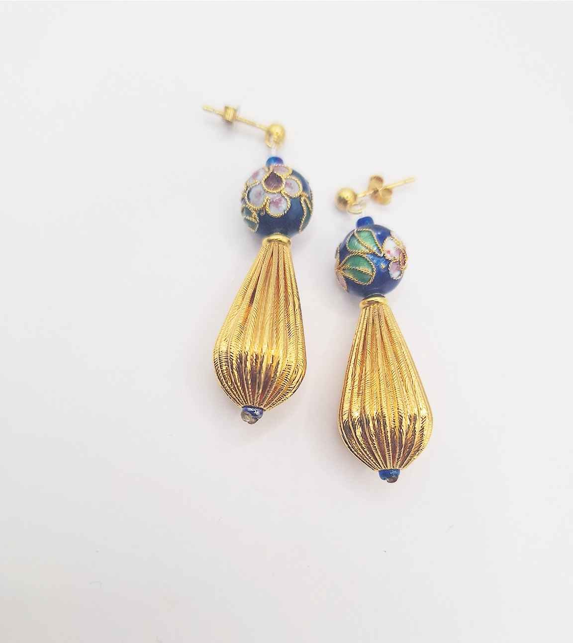 Susanne_Eisenmann_Schmuckdesign_Ohrringe_gold_emaille_blau.jpg