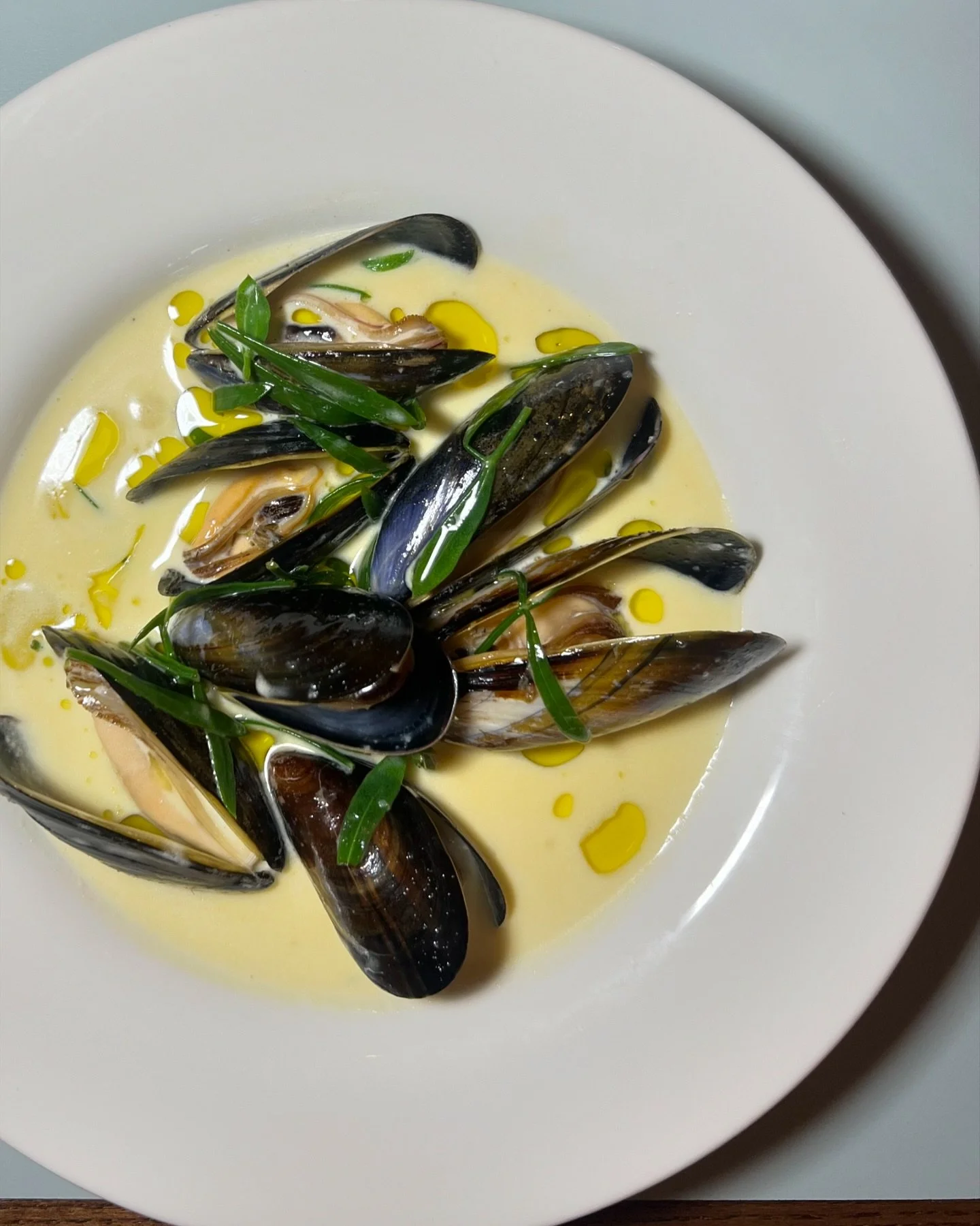 Mussels off the coast of Devon, smoked eel cream and samphire.