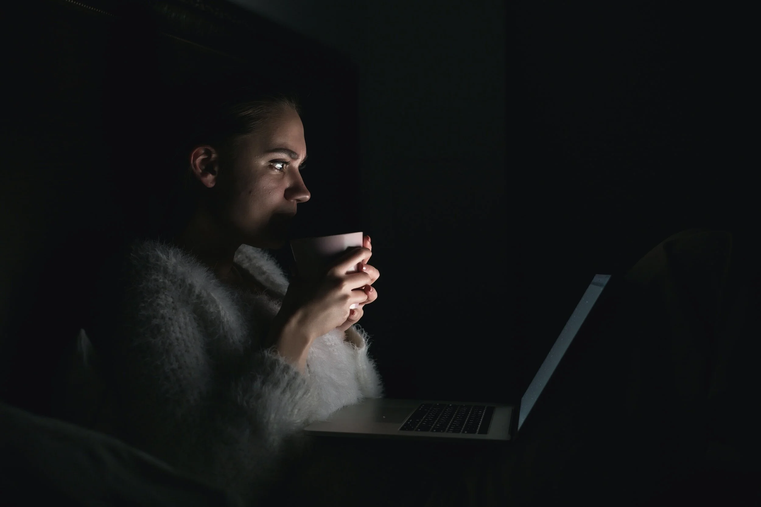 The Inclusivity Challenge: Examining the Impact of Time Zones