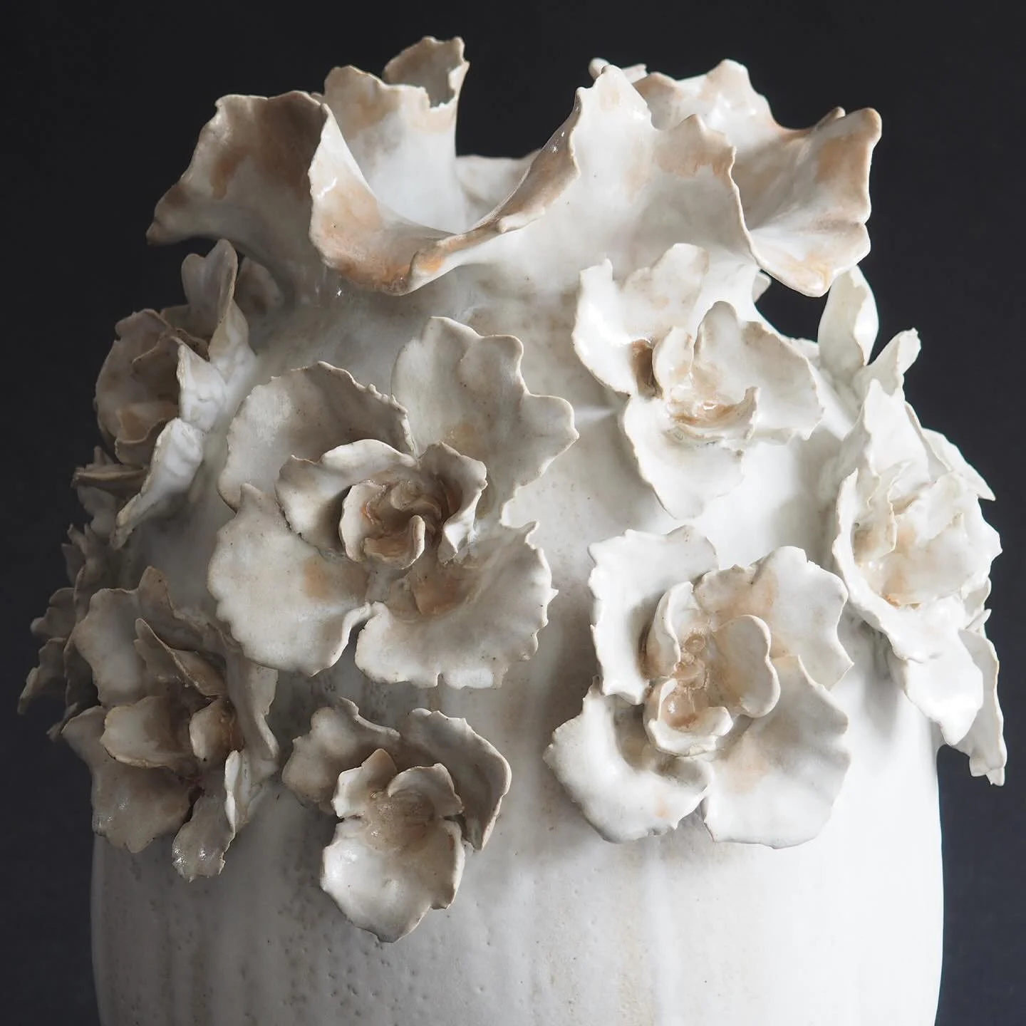 Magnolia 🤍
NEW floral vase by #annascholz 
Will be shown at @handmadebritain 
as part of @london.potters in
Chelsea old town hall 
6-8 November 

#contemporaryceramics #ceramics #interior #floralvase #handmade #interiordesign
