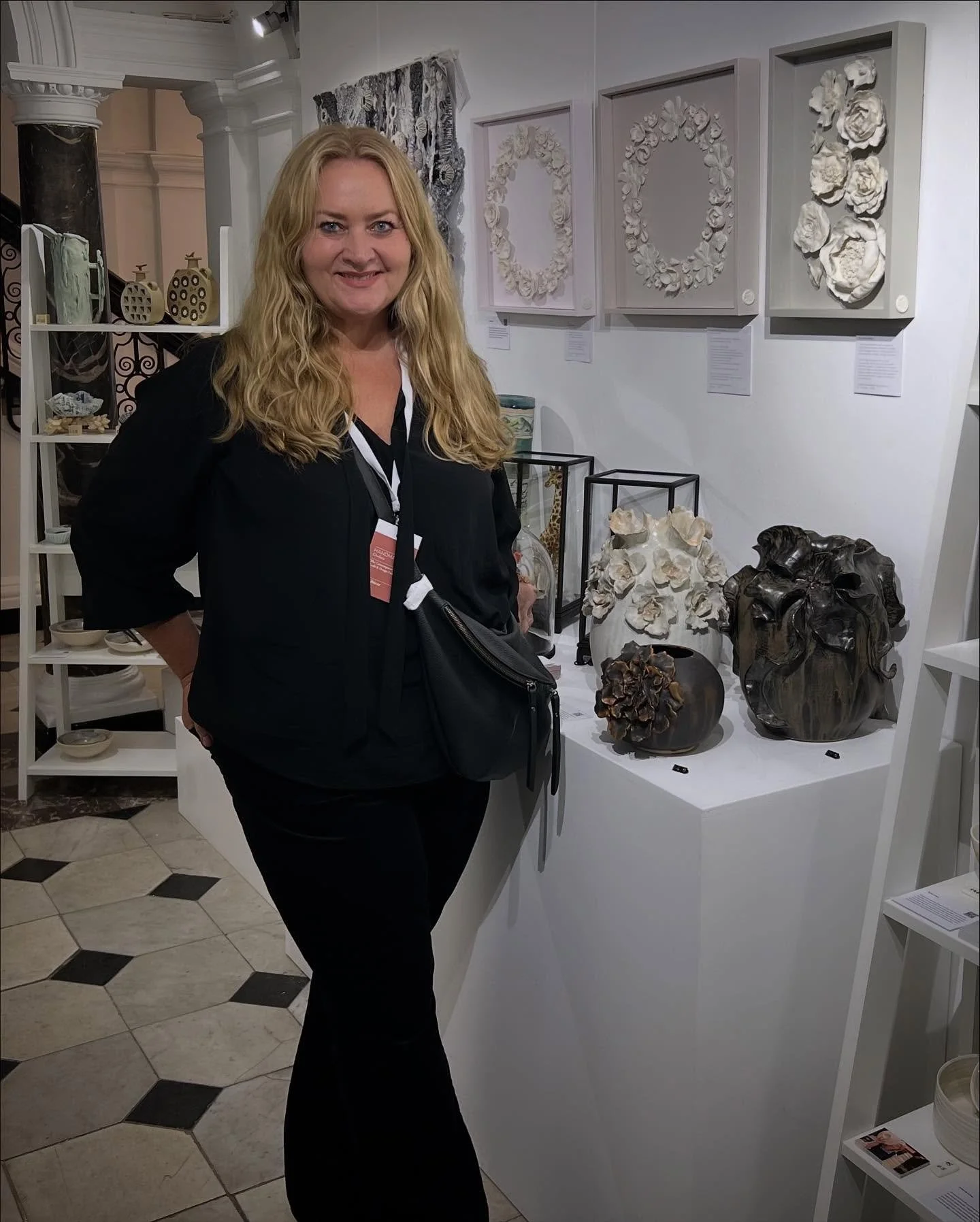 Opening night of @handmadebritain in the @chelseaoldtownhall as part of the @london.potters . The show is going to run from 6-8 November 

#ceramicartist #ceramics #contemporaryceramics #handmade #handmadeinbritain #interiordesign #interiors #vases #
