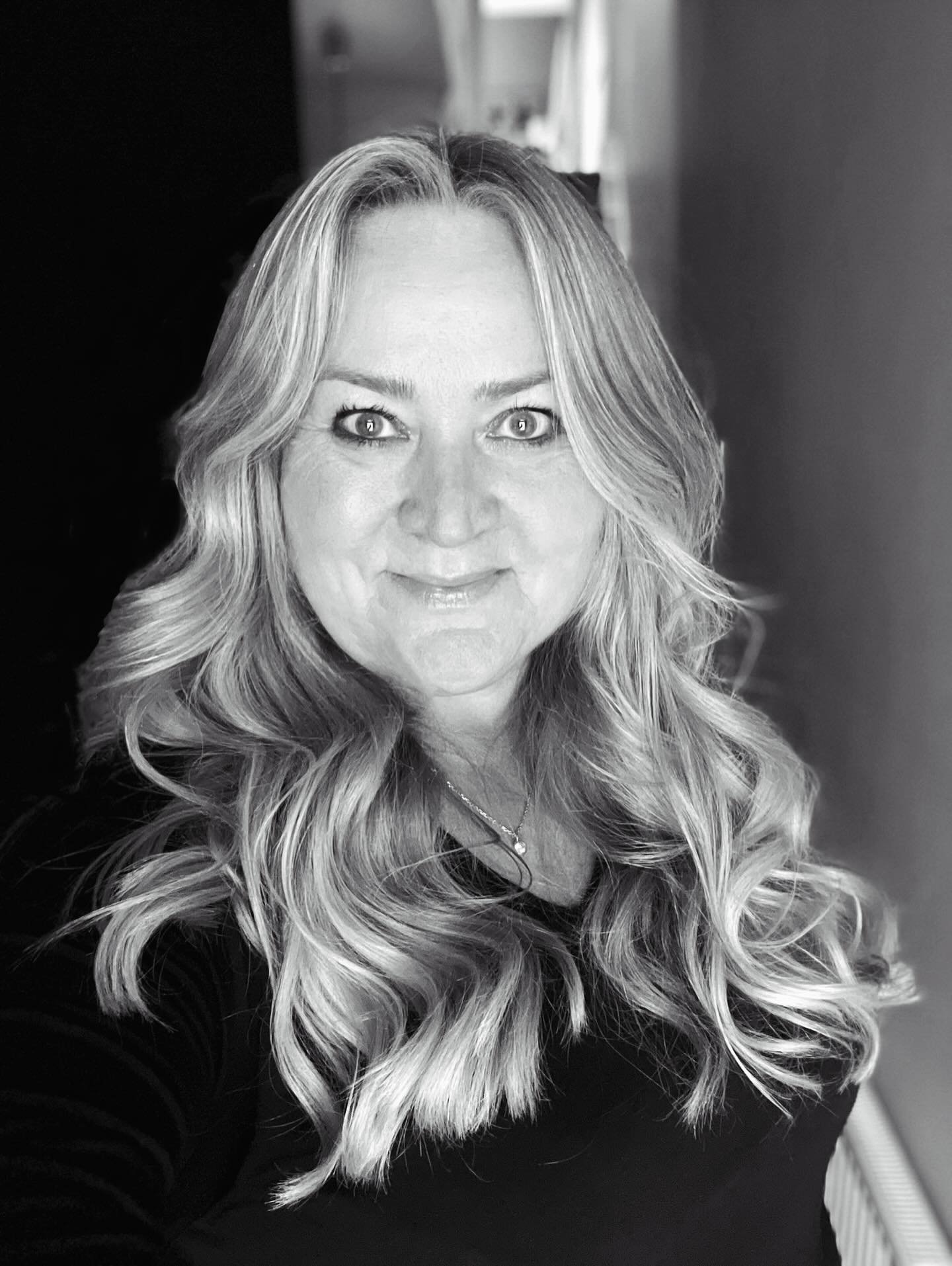 Ceramic artist.

Shifting direction in middle life can bring fresh energy and a renewed sense of passion and purpose.

A hunger for life and curiosity never fades and growth isn&rsquo;t limited to youth, our stories are forever unfolding. 

I feel de