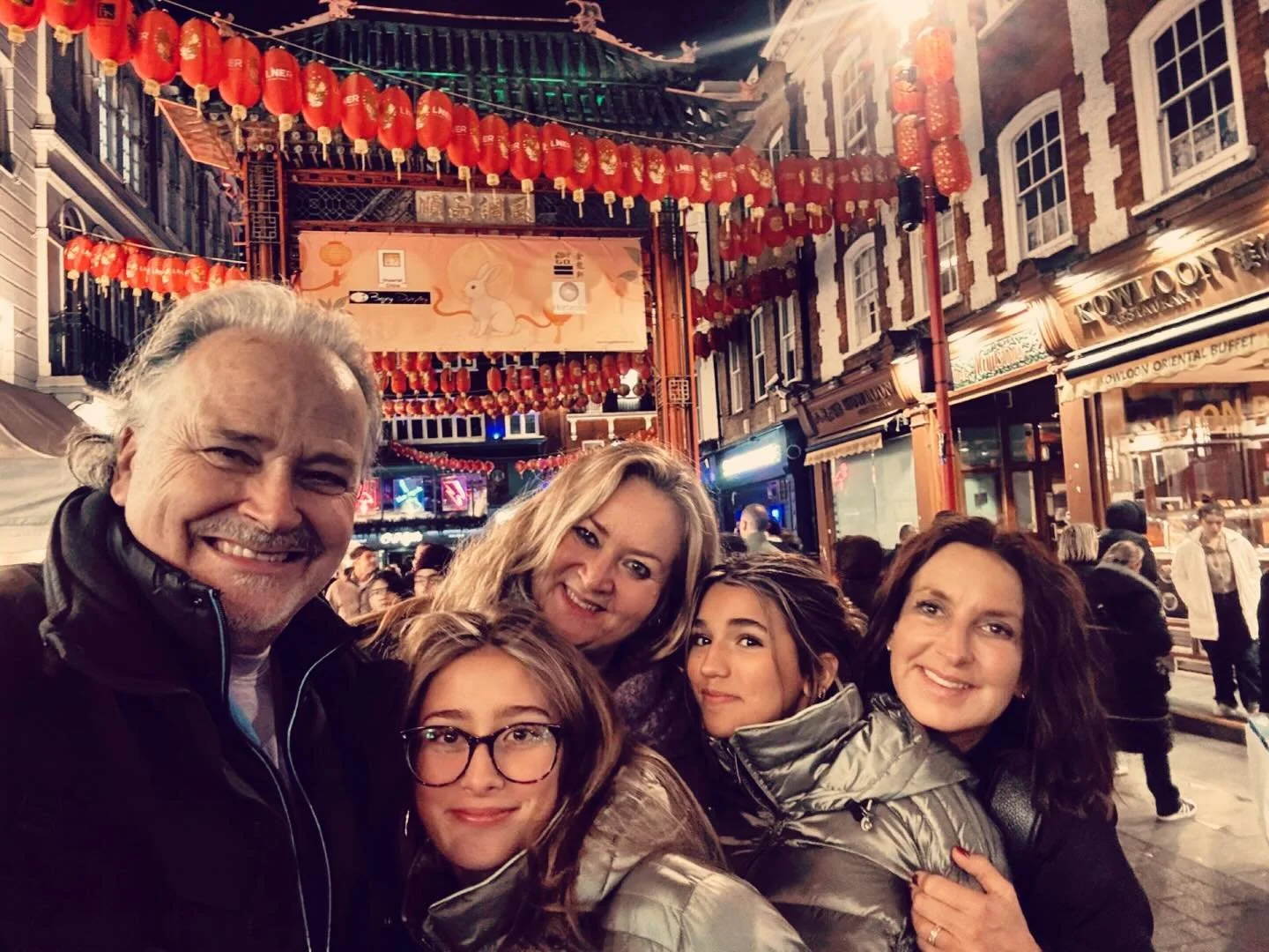 Fun Family time with our traditional duck dinner in Chinatown ❤️ @dopwinterscholz @corinna.winter @hazel.hmb @anouk.hmb