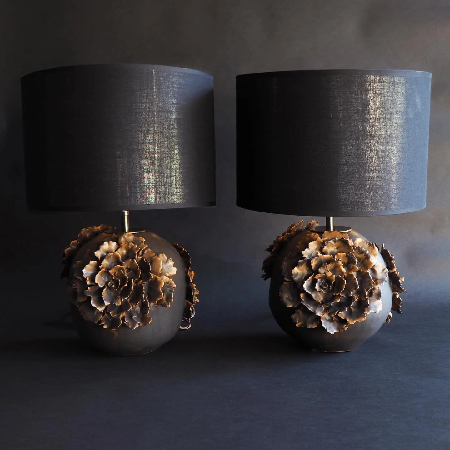 Wilted Flower Lamps 
My favourite pair of lamps yet 🤩
There will be delivered straight to the @decorativefair to @streett_marburg stand A10 #contemporaryceramics #ceramics #interiordesign #lamps