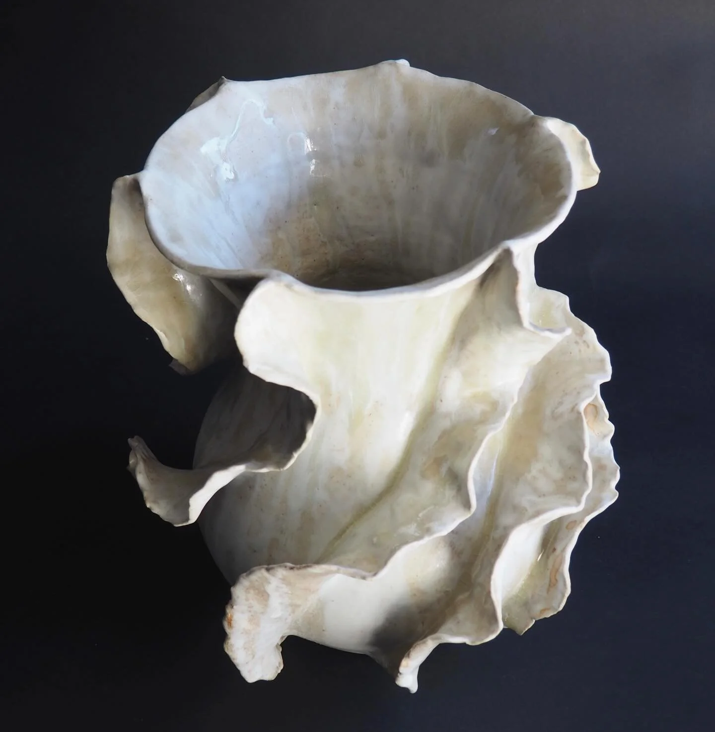 Avalanche 🤍
New large stoneware vessel
Available at @streett_marburg 

#ceramics #contemporaryceramics #vase #interior