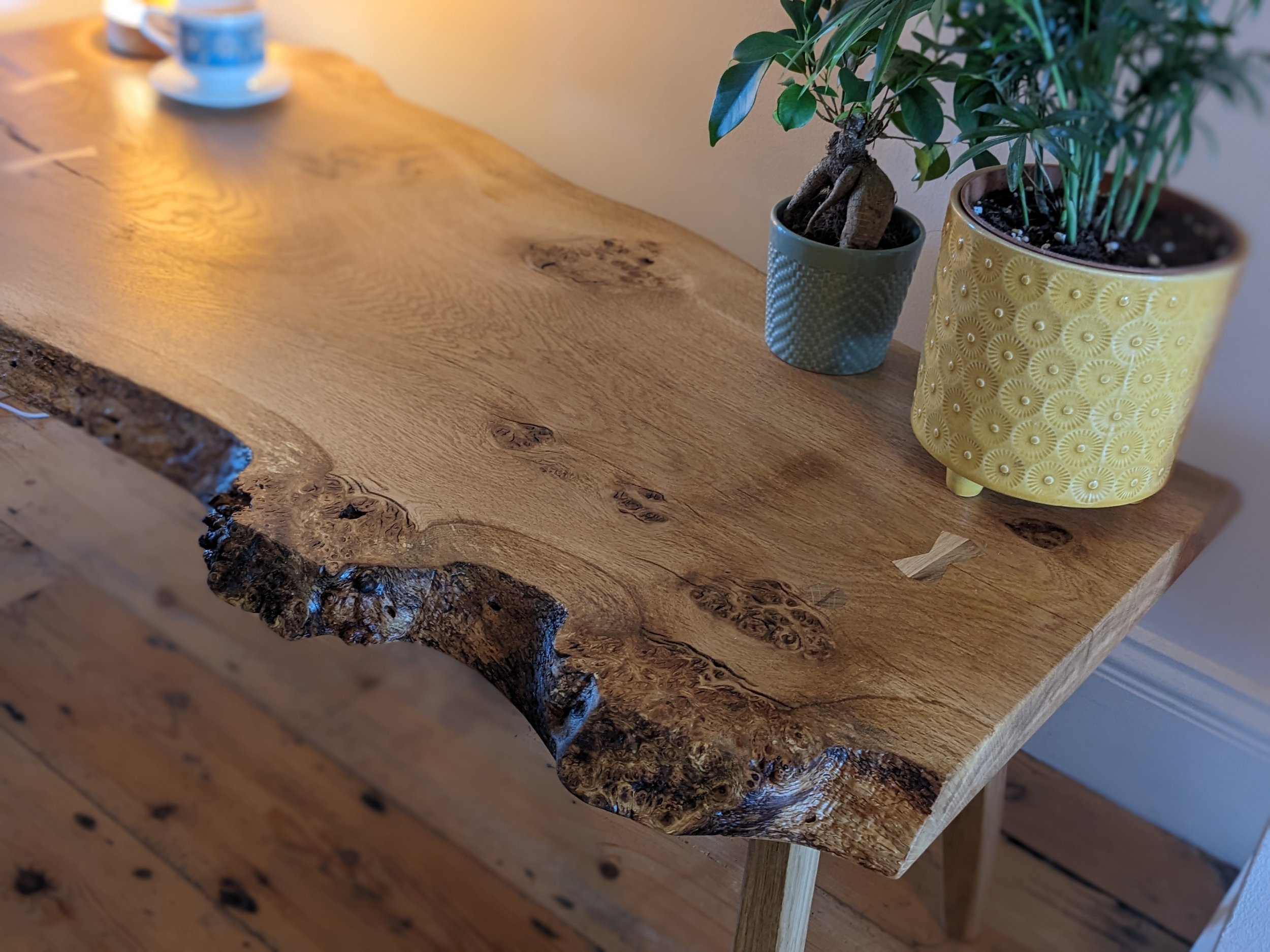 Coffee table. Oak.. Bow ties. Live edge.