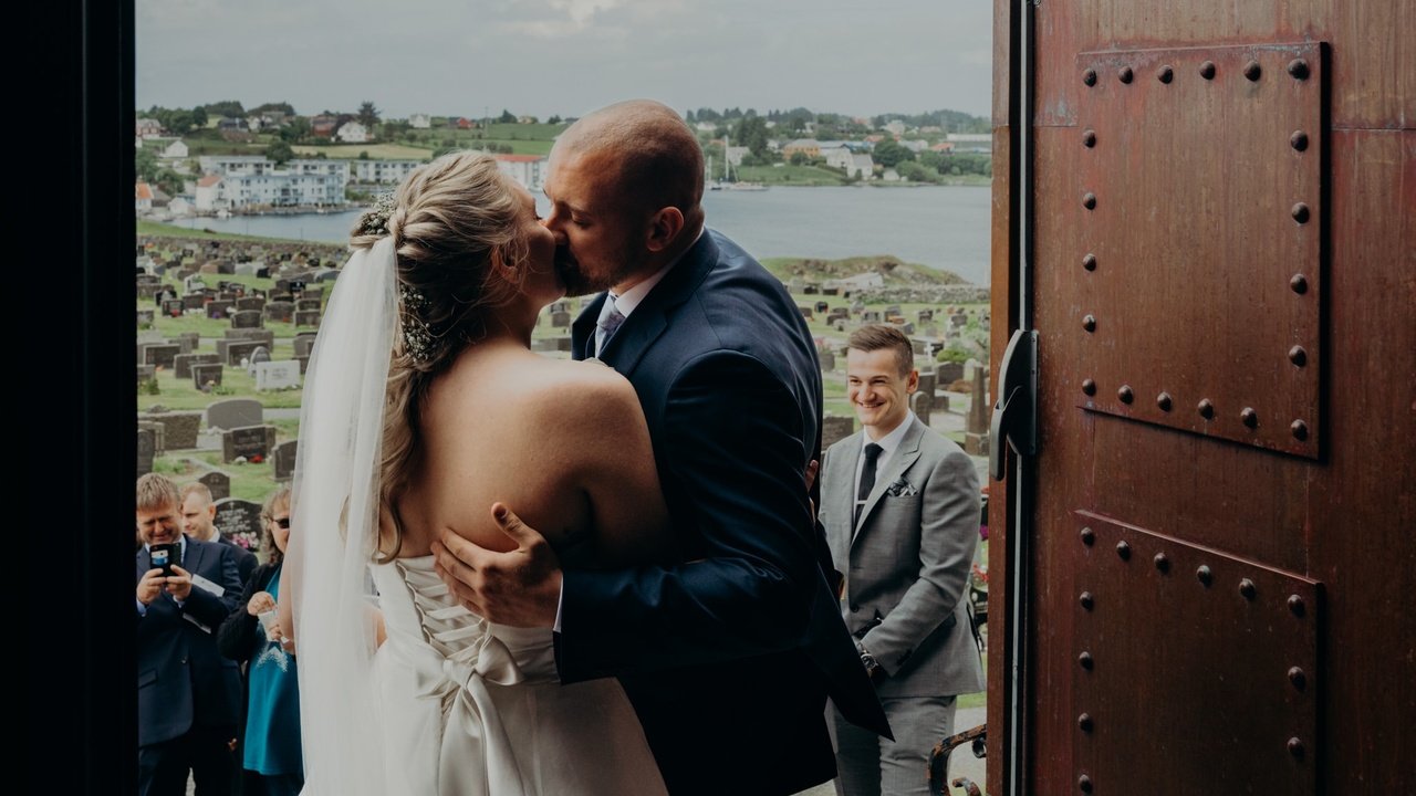 Kan du legge ut bilder av kundene dine uten samtykke?