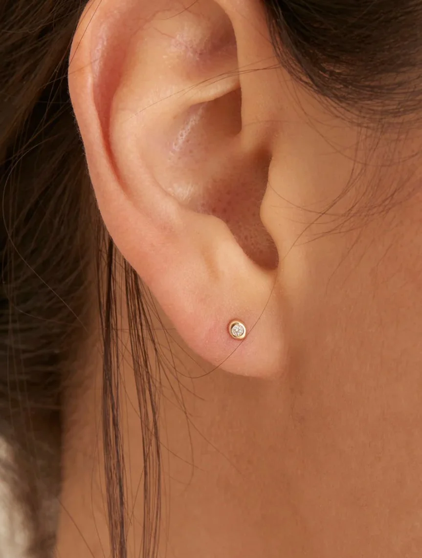 daintiy stud gold earring for simple classic ear lobe piercing