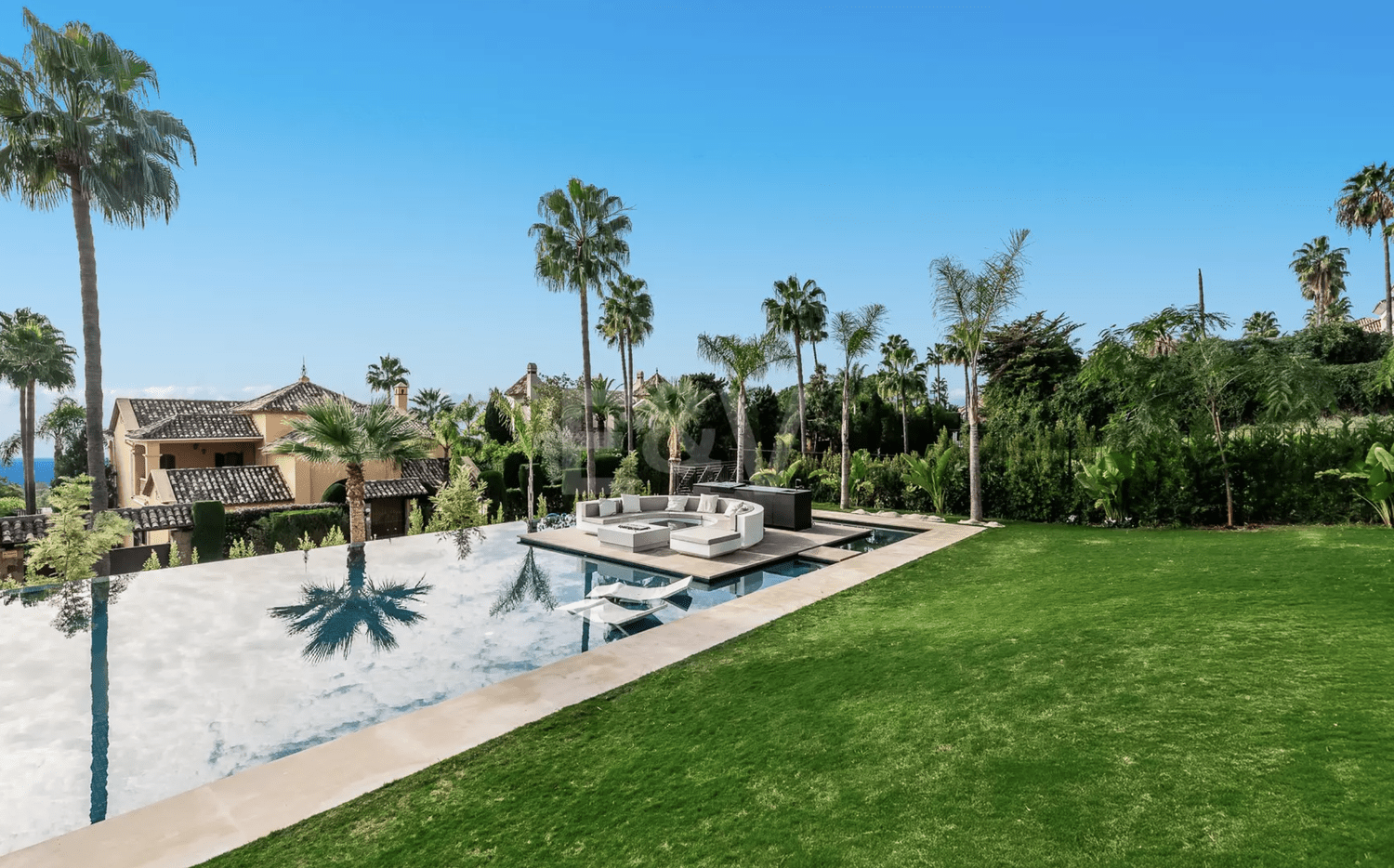 Grand Residence with panoramic sea views in Sierra Blanca