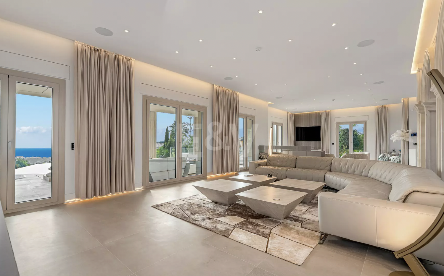 Grand Residence with panoramic sea views in Sierra Blanca