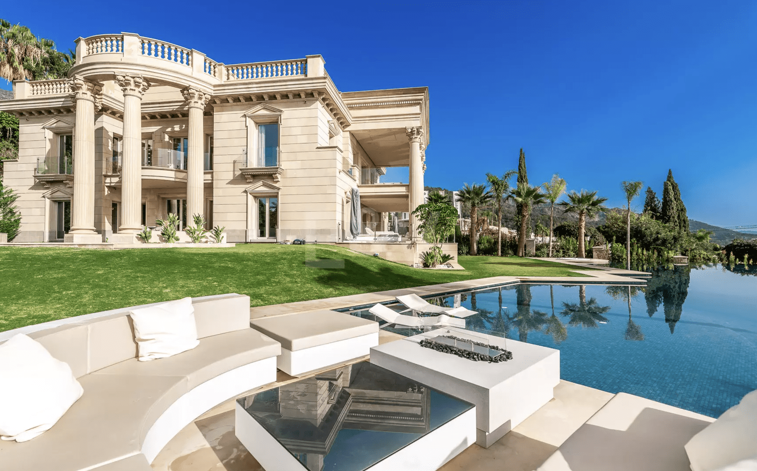 Grand Residence with panoramic sea views in Sierra Blanca