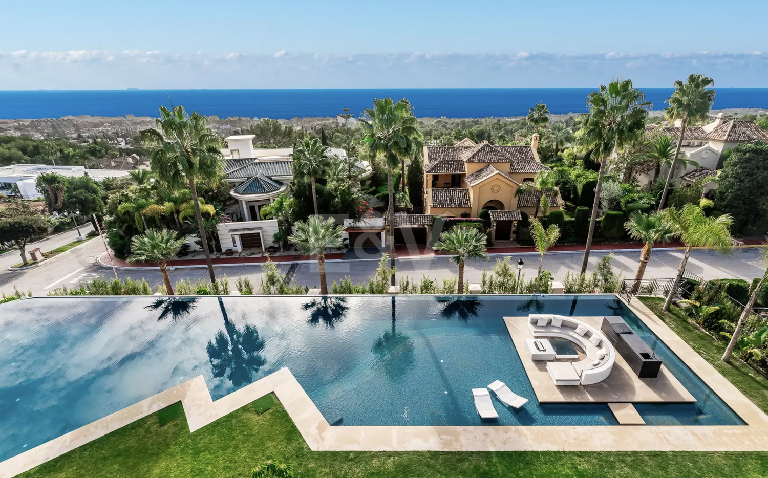 Grand Residence with panoramic sea views in Sierra Blanca