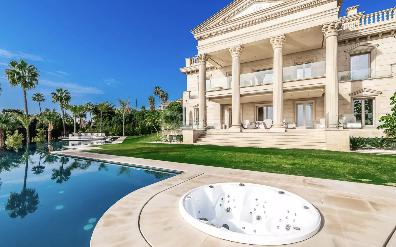 Grand Residence with panoramic sea views in Sierra Blanca