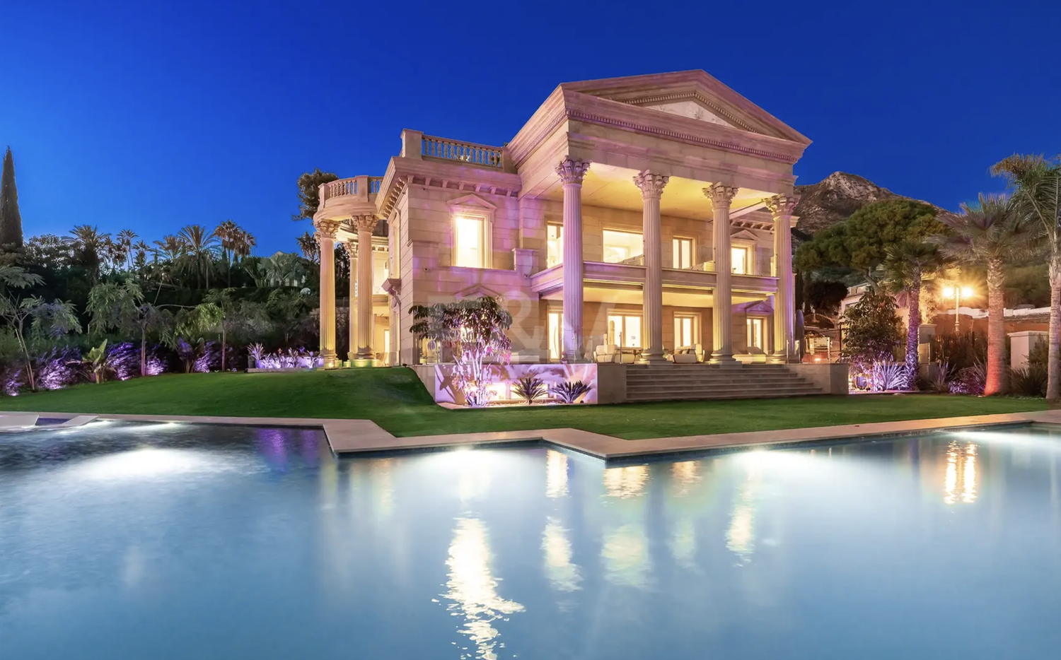 Grand Residence with panoramic sea views in Sierra Blanca