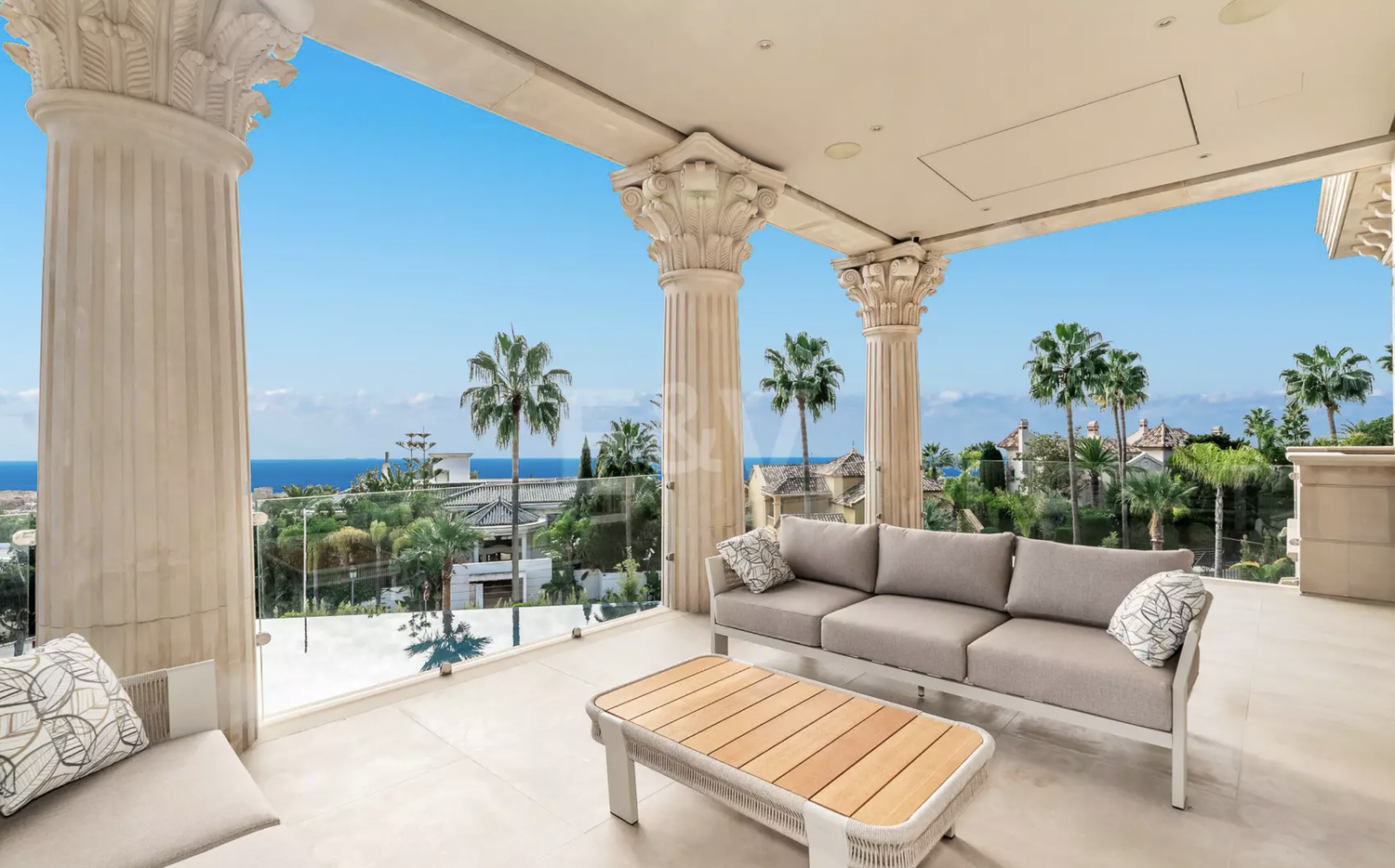 Grand Residence with panoramic sea views in Sierra Blanca