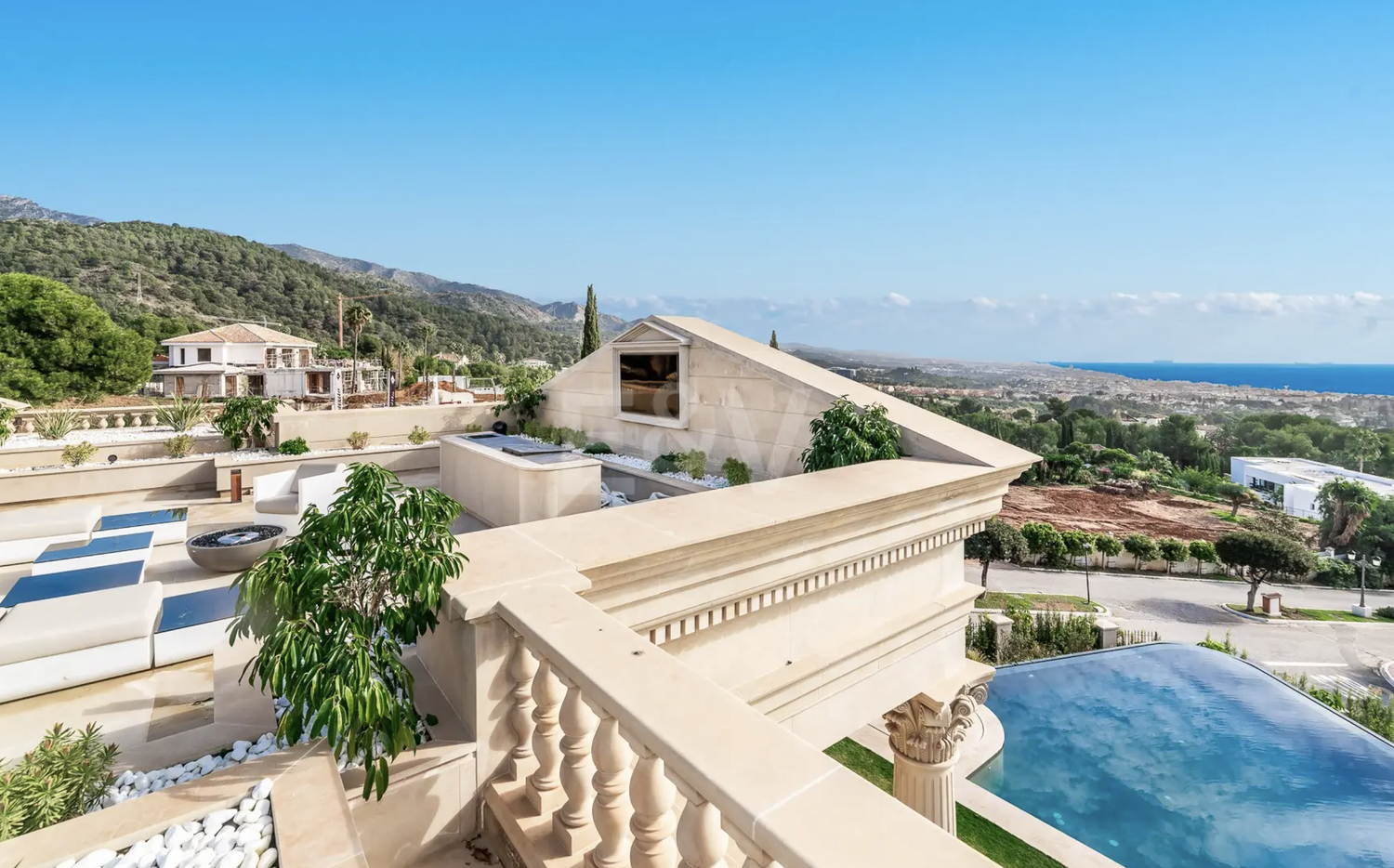 Grand Residence with panoramic sea views in Sierra Blanca
