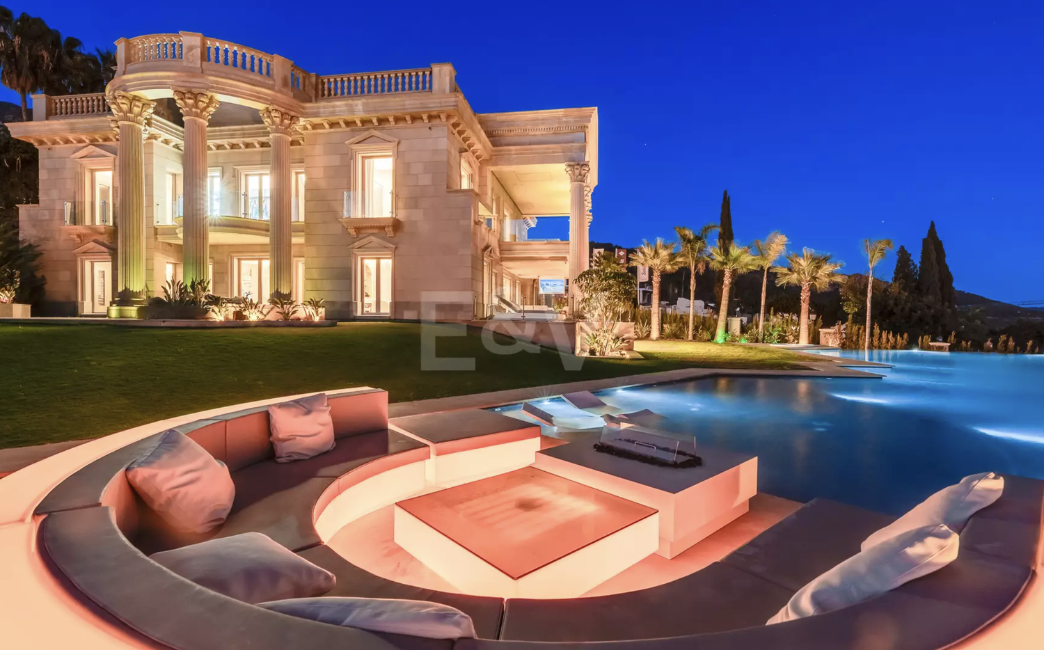 Grand Residence with panoramic sea views in Sierra Blanca