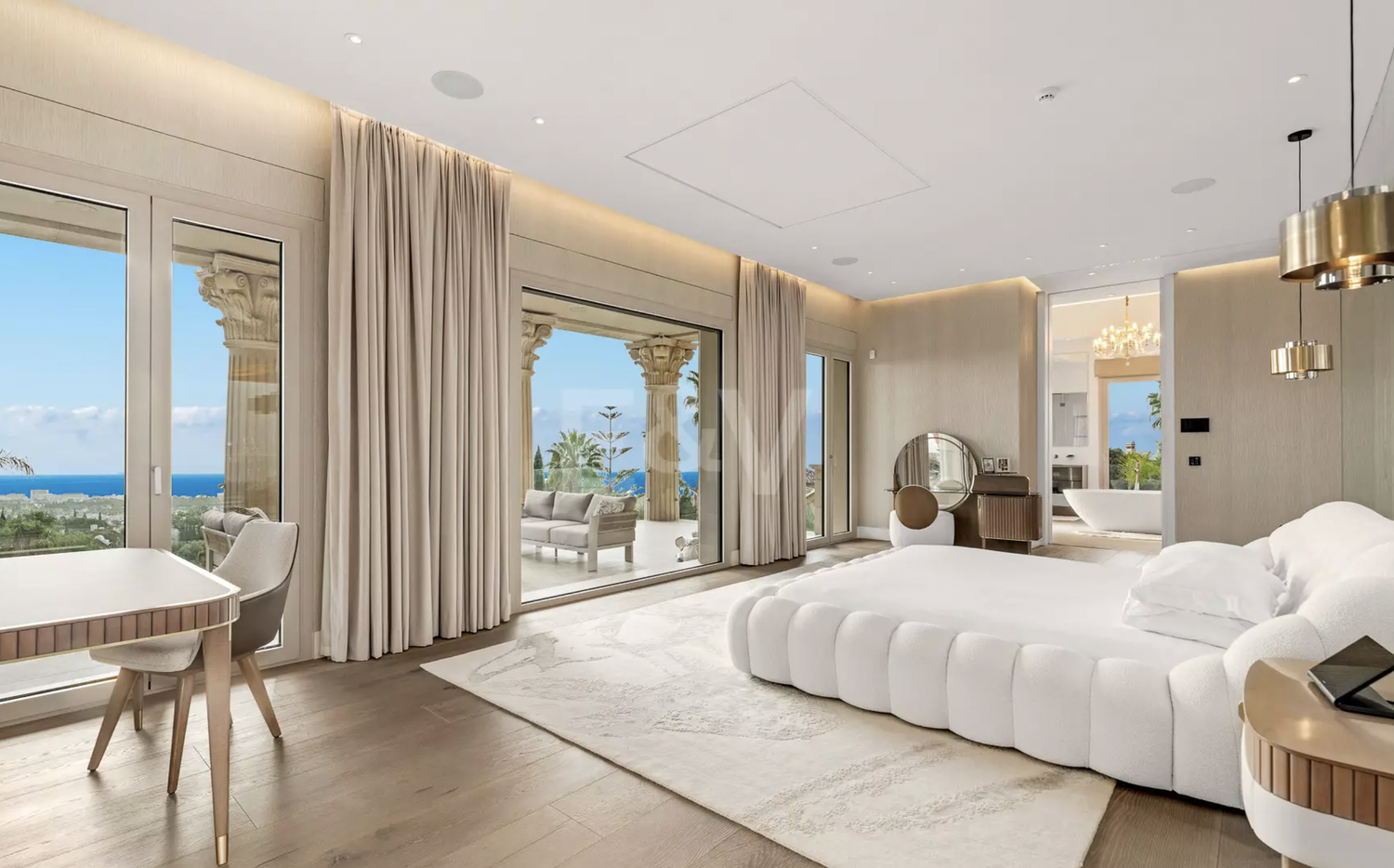 Grand Residence with panoramic sea views in Sierra Blanca