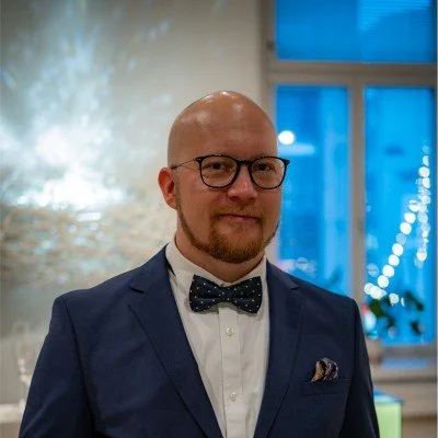 Petri Sikanen - Host