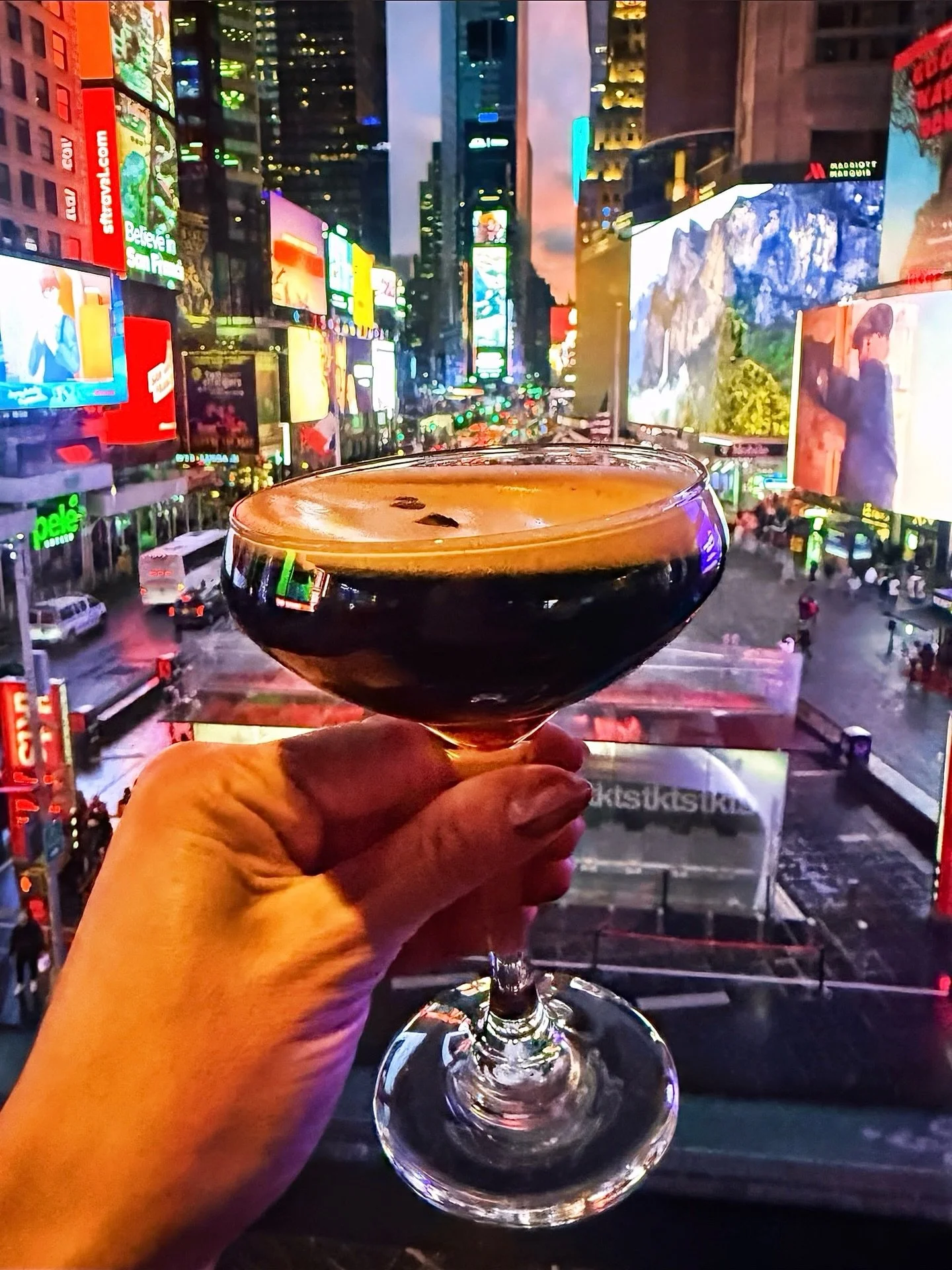 A Barker State of Mind 💃🍸✨

Show us how and where you shake up our Espresso Martini!

📸 @dontsithome