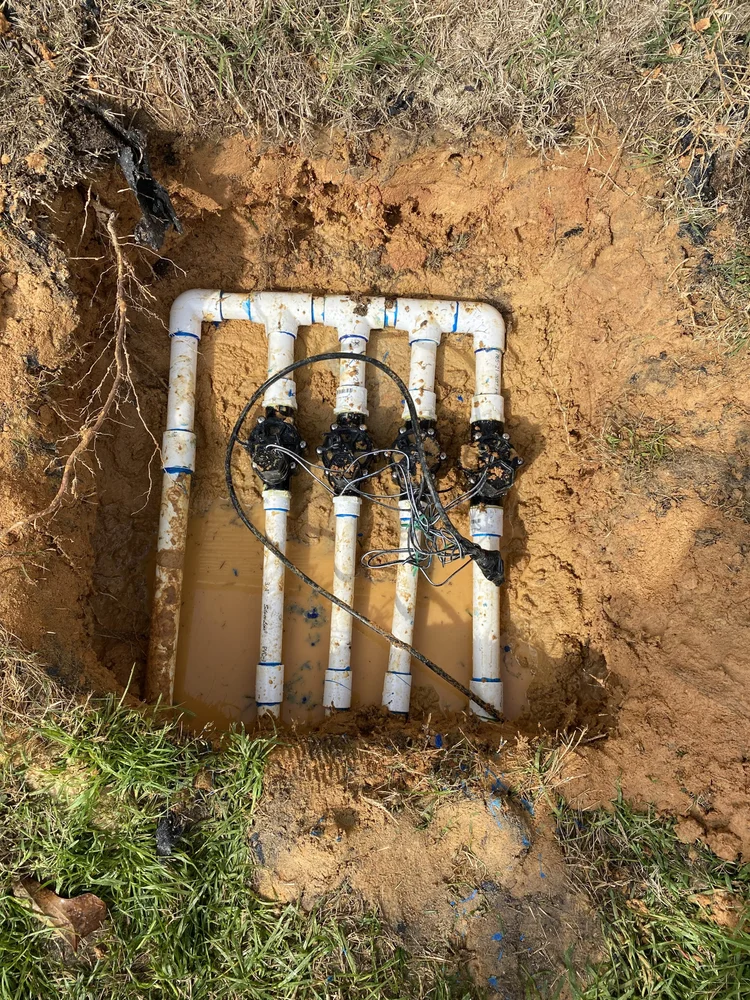 Four-zone valve manifold in a hole