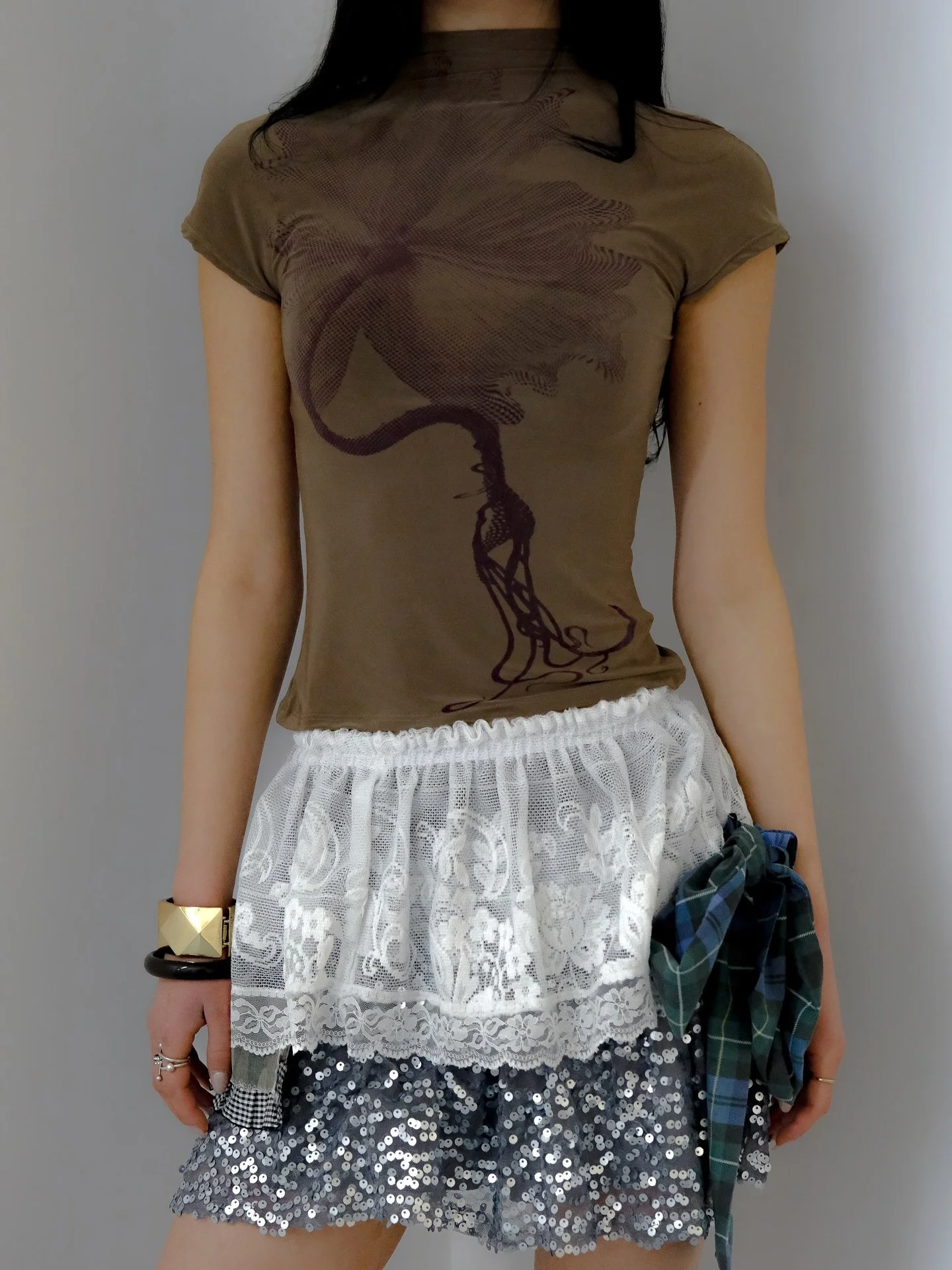 THE BLOSSOM TOP IS BACK ONLINE 🤎 your fave was just restocked! Go grab it! 

Ph and styling @jonimitchellontherun 
Muse @lili_rhe 
Makeup @meganallisonsam 

Cute bottoms by @labelled7701 

Always a pleasure to work with @jonimitchellontherun 🤍