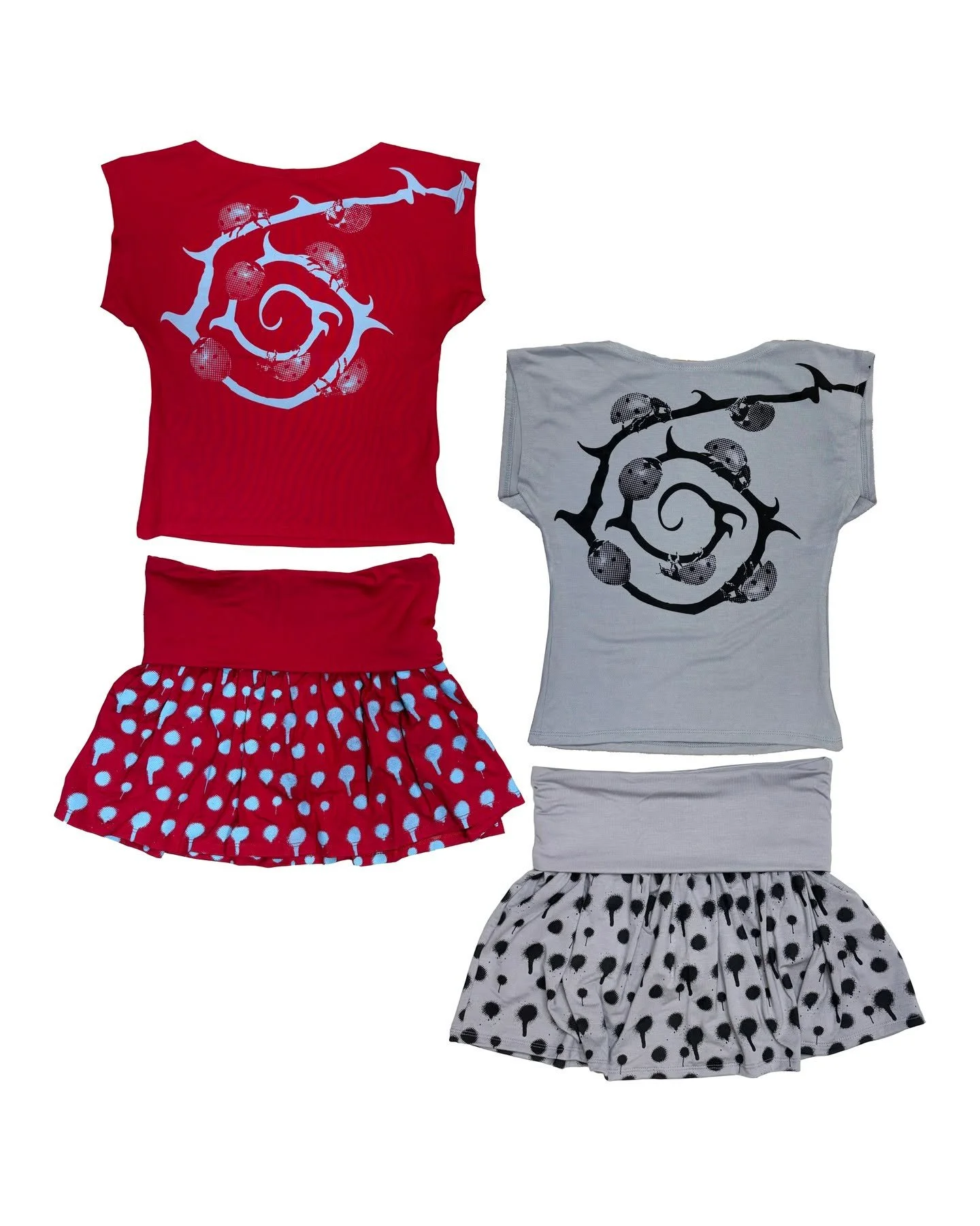 The 𝑩𝒆𝒆𝒕𝒍𝒆 𝑺𝒆𝒕𝒔 in both colorways! You guys loved them so much that I can't keep them in the studio for even a minute! Restocking the red one today at 7pm CET. The grey one is making us wait just a little longer, hehe.