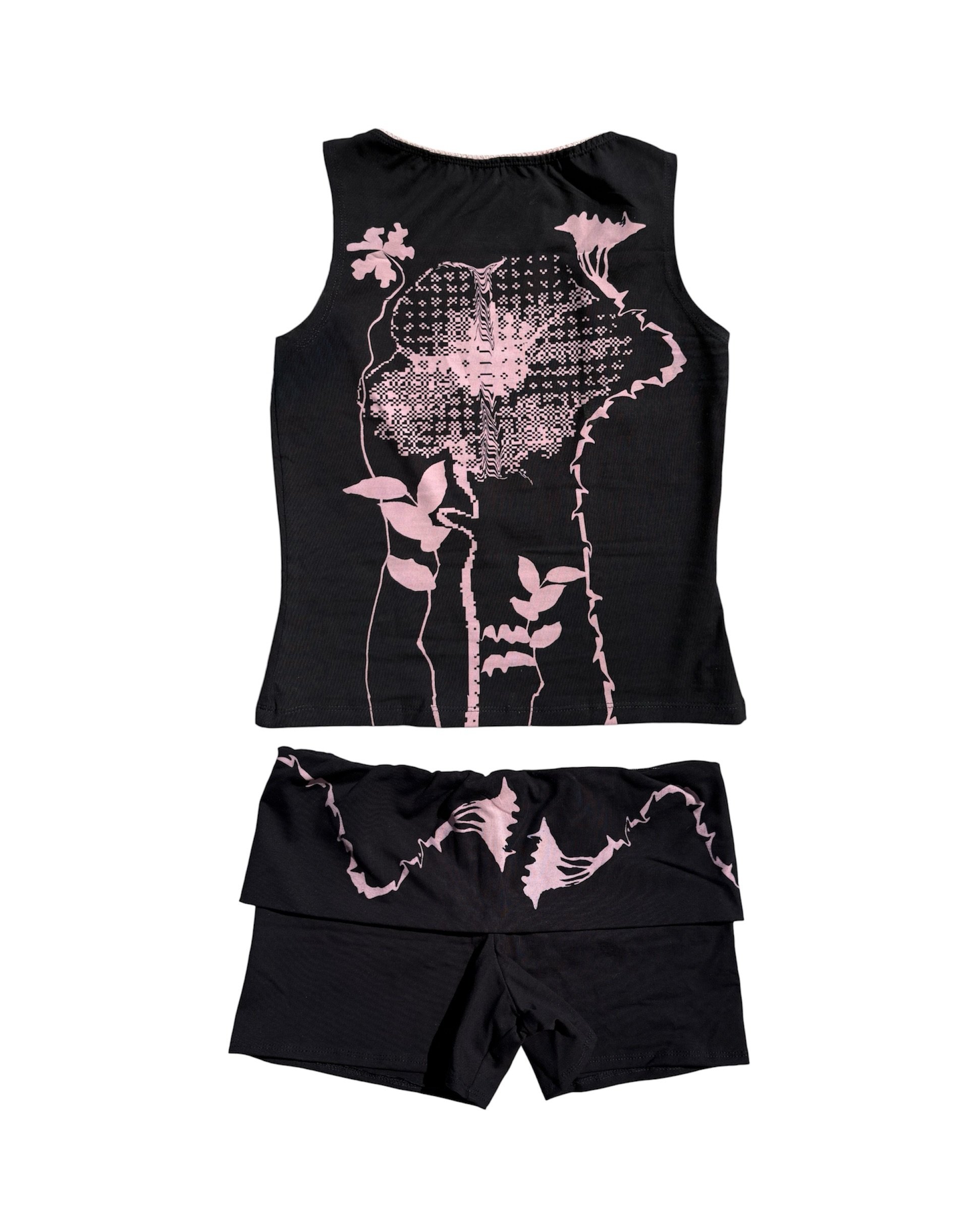 Ofc the Geraniums Black top needed her complementary micro shorts! The set of the summer is here 💓 we modified the fit of the shorts so they&rsquo;re more comfy but still cheeky! 

Online this Sunday 7th at 7 pm CET