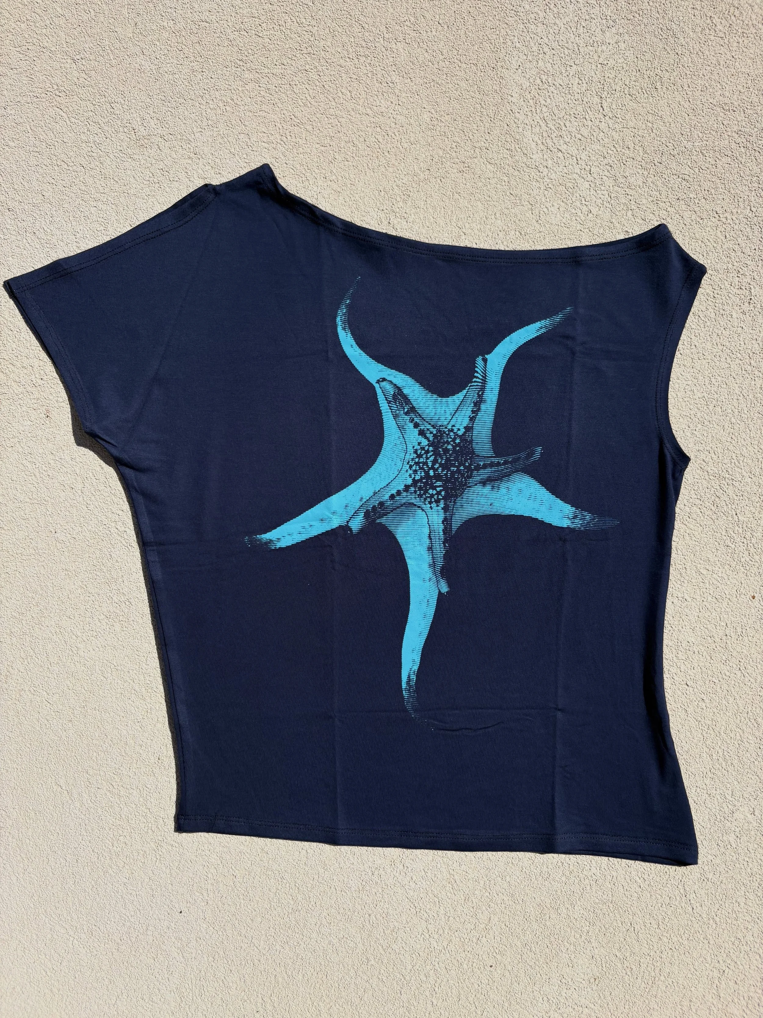Marine Top 🎖️ the 3rd piece of this drop, this asymmetrical gem is made of viscose and elastane. The loose fit is just so comfortable I can&rsquo;t express it enough! We were definitely missing a starfish in our animal kingdom!! 

Online this June 7