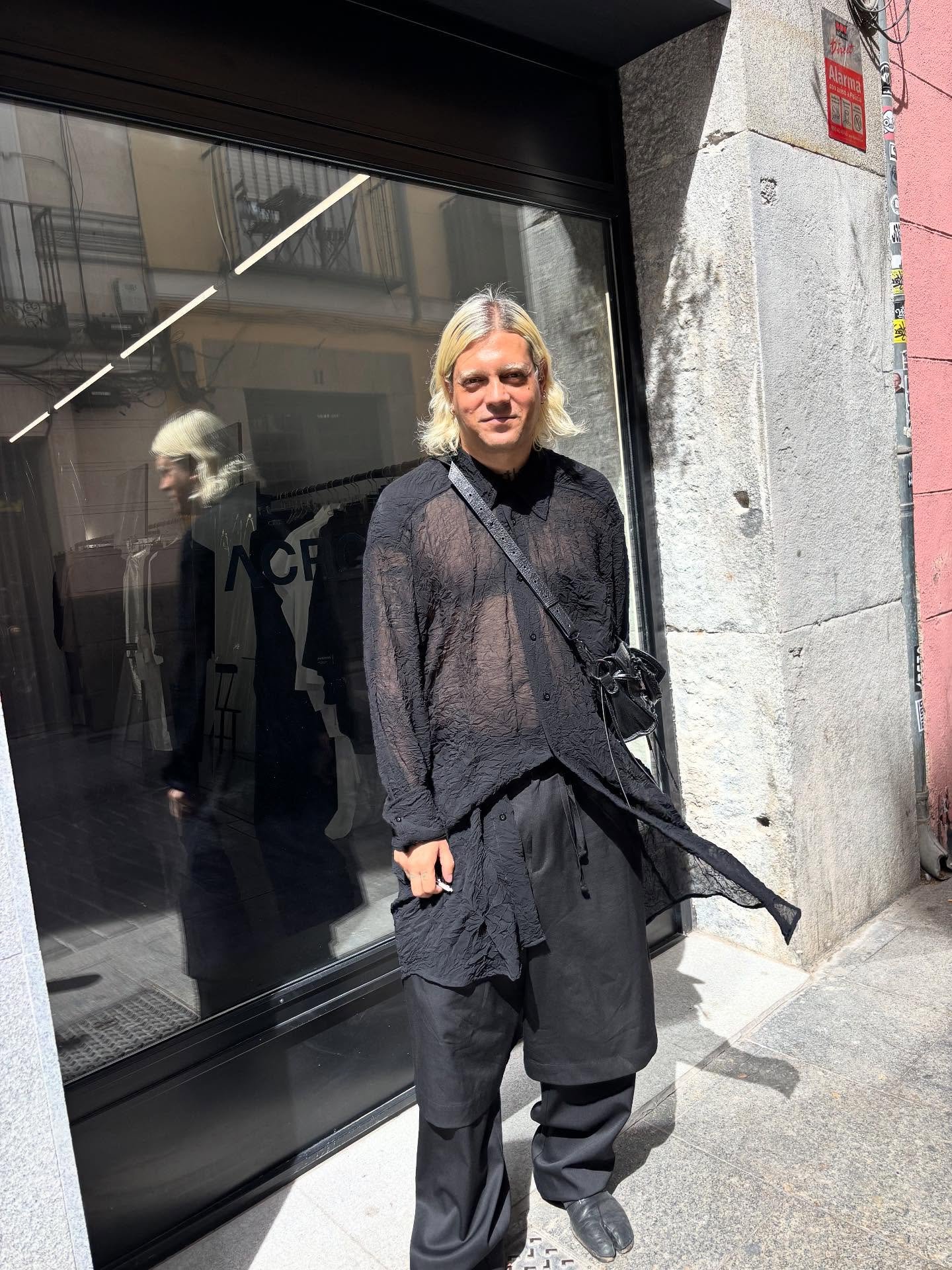 It&rsquo;s a showroom, event space, retail store and destination in the creative quarter of Madrid.🇪🇸🇪🇸
Visiting the Winners of the #fashiontrustarabia Guest country prize @acromatyx_official congratulations 🖤⚪️🤍🖤