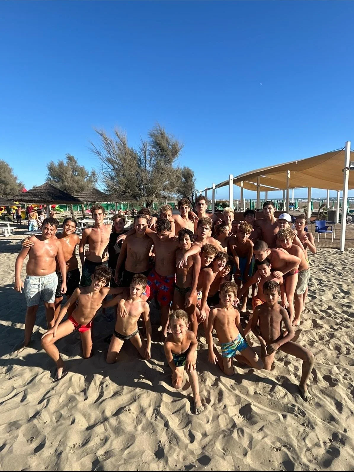 🟡🔴 Ieri tutta la nostra grande famiglia della pallanuoto si &egrave; riunita a Maccarese per un team building all&rsquo;insegna di gioco, complicit&agrave; e spirito giallorosso.

Adesso testa ai prossimi impegni:
🏁U14 in acqua dal 2 al 6 settembr