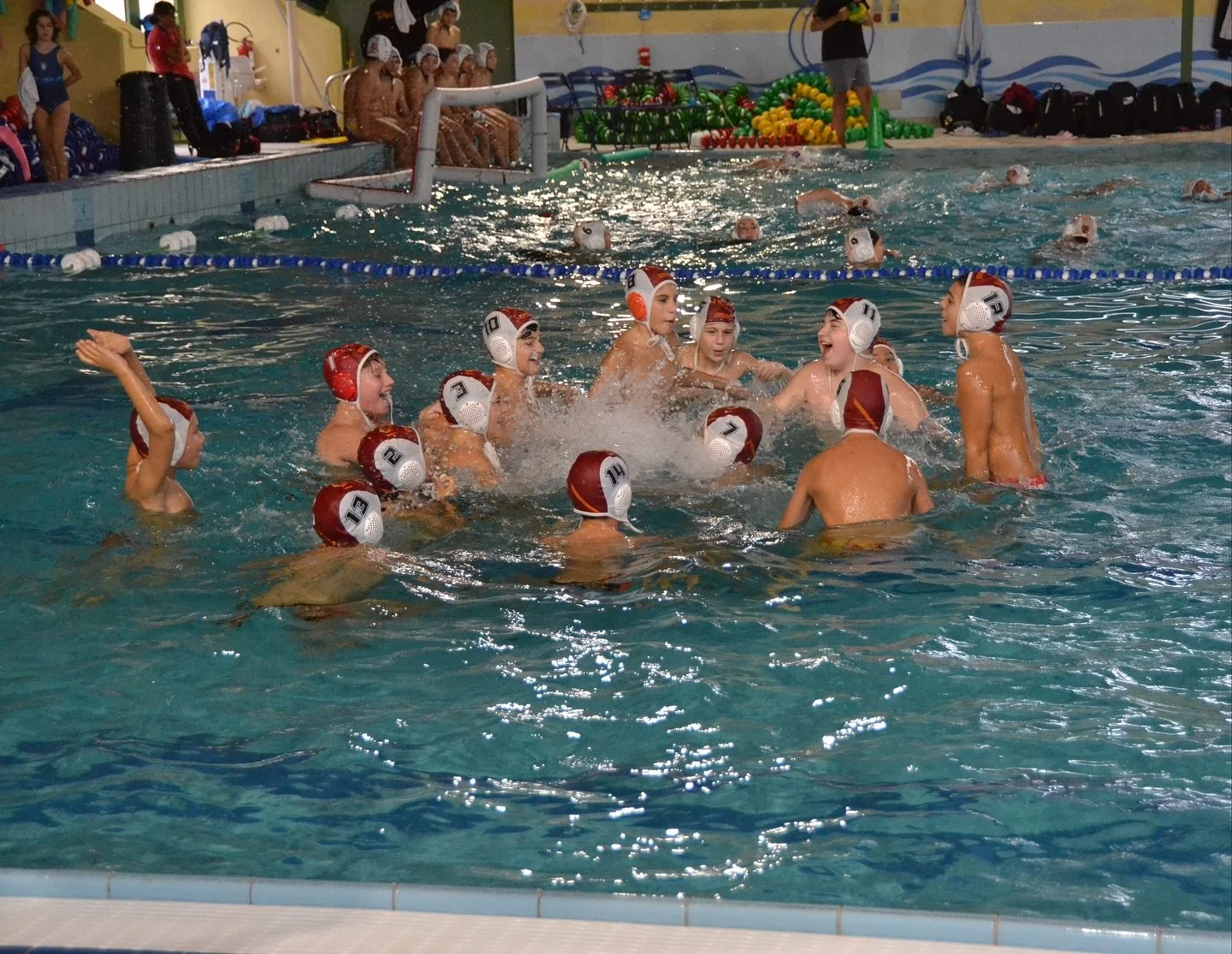 💥 Che weekend per la nostra Roma Nuoto U12, impegnata al Memorial Bud Spencer nella piscina di Monterotondo! 

I nostri giovani lupacchiotti hanno dimostrato talento e determinazione sin dal primo girone, conquistando un ottimo terzo posto:

🐺 Fase