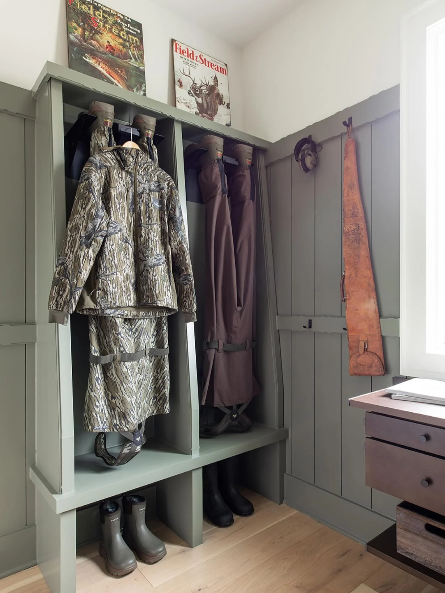Our &ldquo;Field + Stream Closet&rdquo; at the Spring Vesta. 

A fun collab with @fieldandstream + @chenegear thanks to @buildmurphy + @901.construction + @thecontainerstore 
.
.
.
#fieldandstream #ch&ecirc;ne #thecontainerstore #thecontainerstoreamb