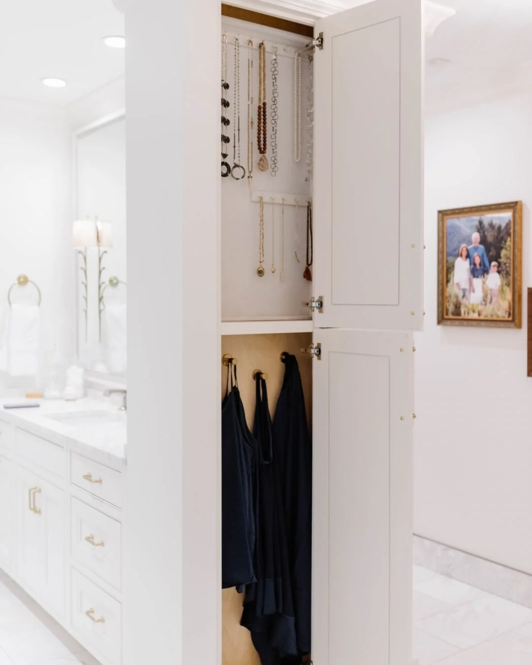 From hidden jewelry storage to daily essentials, everything has its own place. Your bathroom should be designed to be easy, functional, and beautiful.