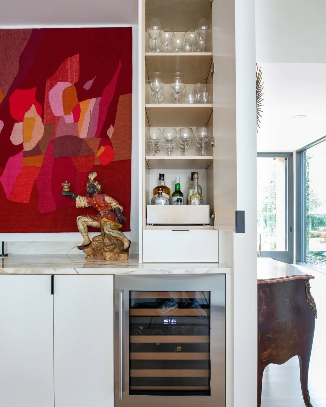 Dreaming of this bar + china cabinet set up 😍😍