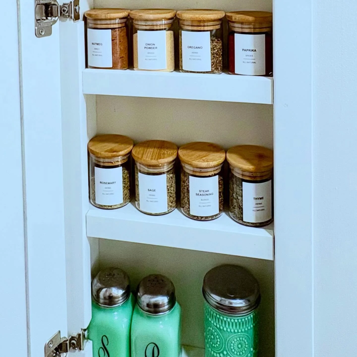 Found a cute little nook today for some cute little spice jars! 
.
.
.
#trazo #spicare #organizedspicecabinet #organizeddesign