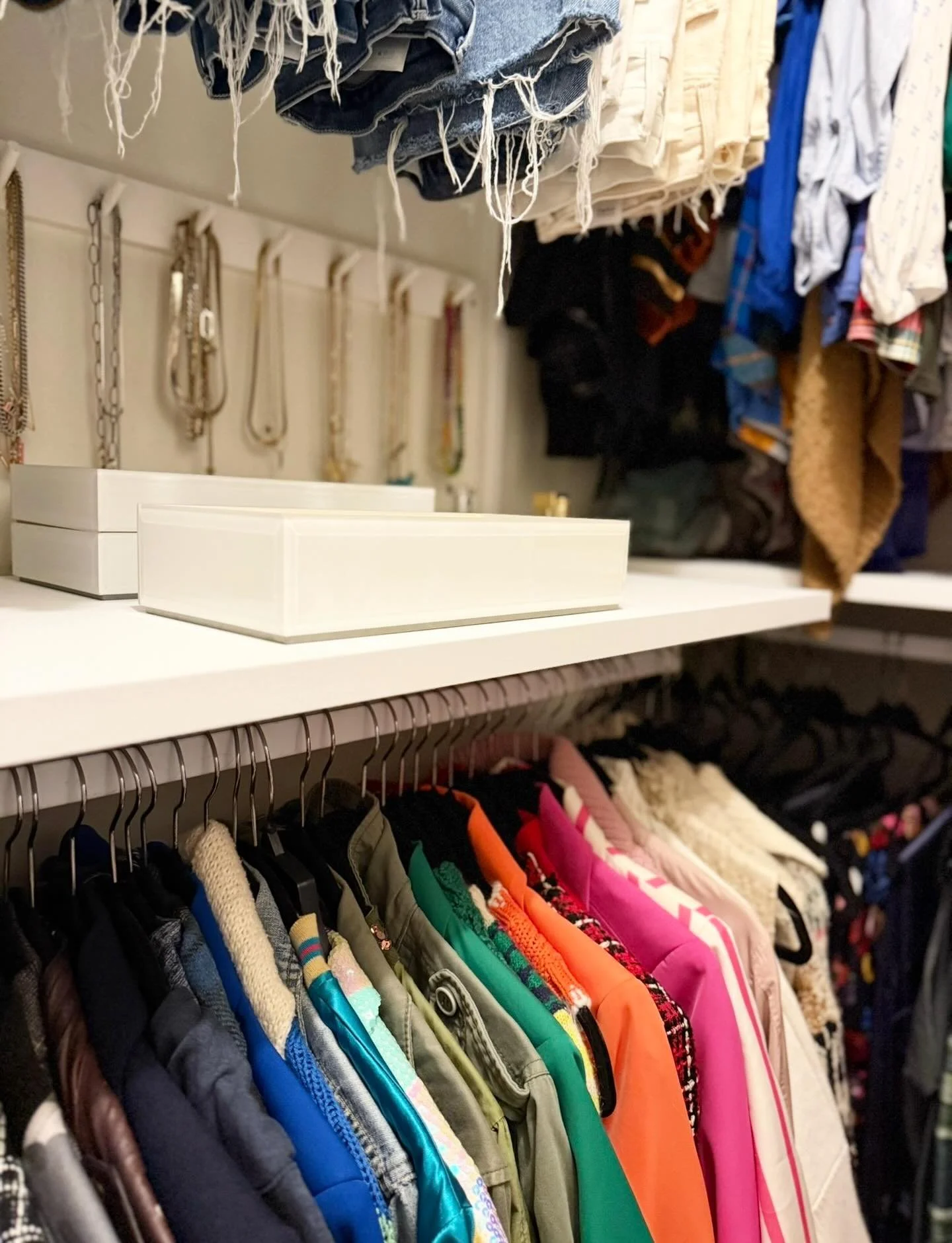 New shelving. New system. New energy. 

When your closet finally reflects the life you&rsquo;re actually living. 

🤍 #ClosetDesign #HomeOrganizing #TrazoDesign #Elfa #Trazo