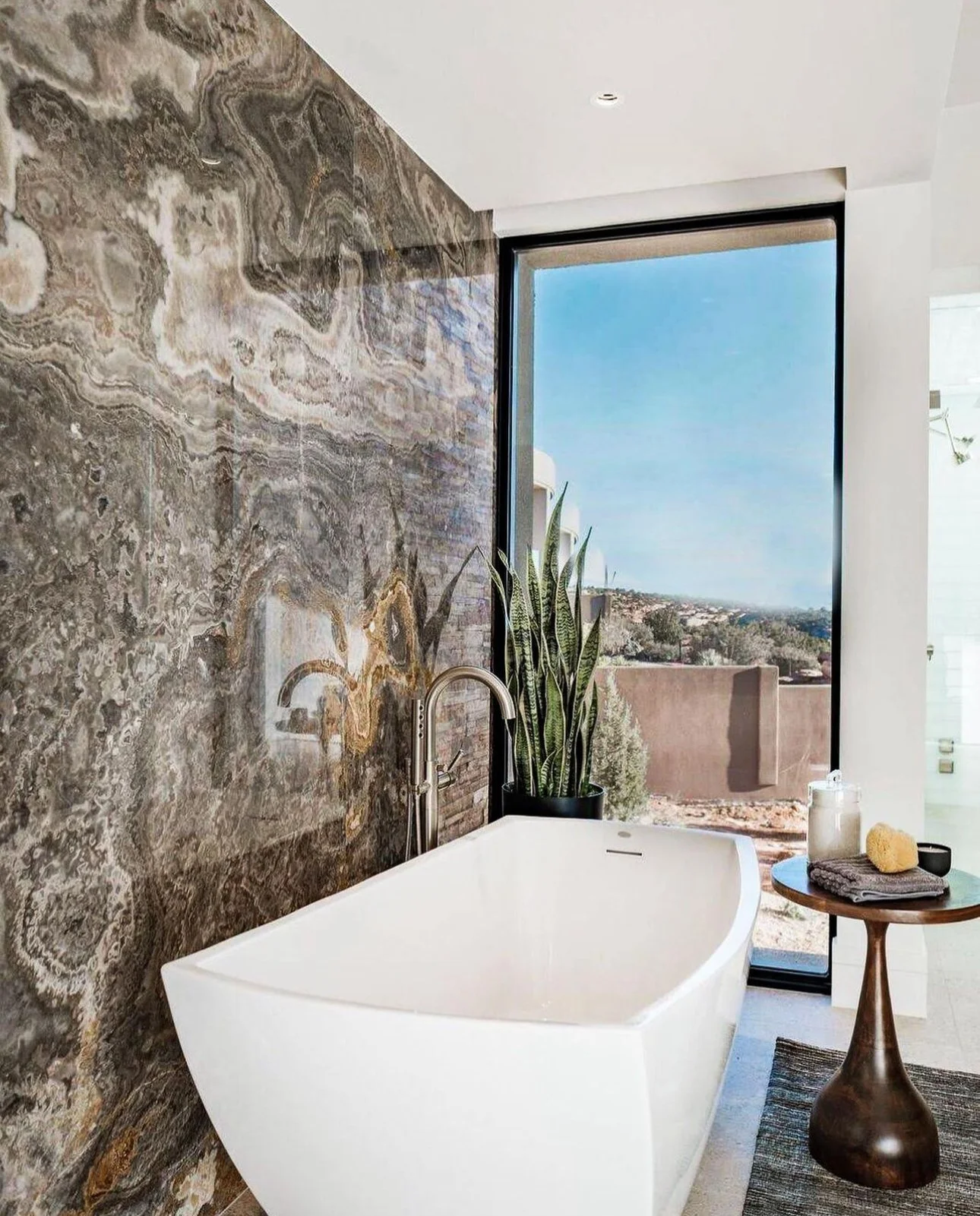 Accent tub wall made out of granite