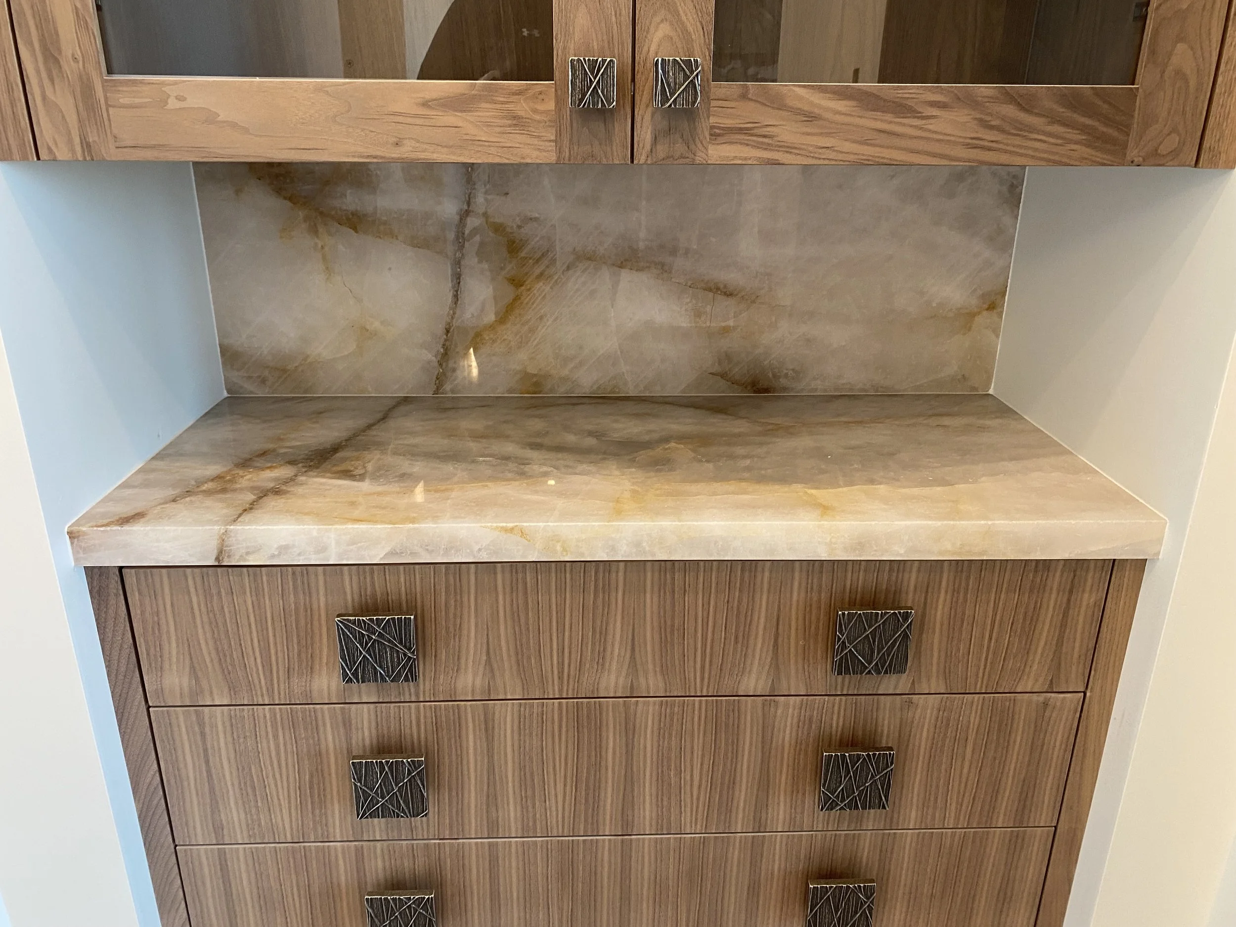 Jewelry quartzite countertop and backsplash