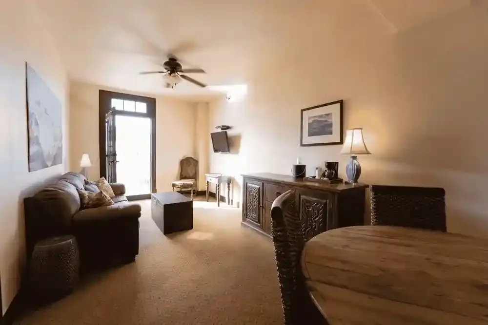 Balcony Suite | Living Room