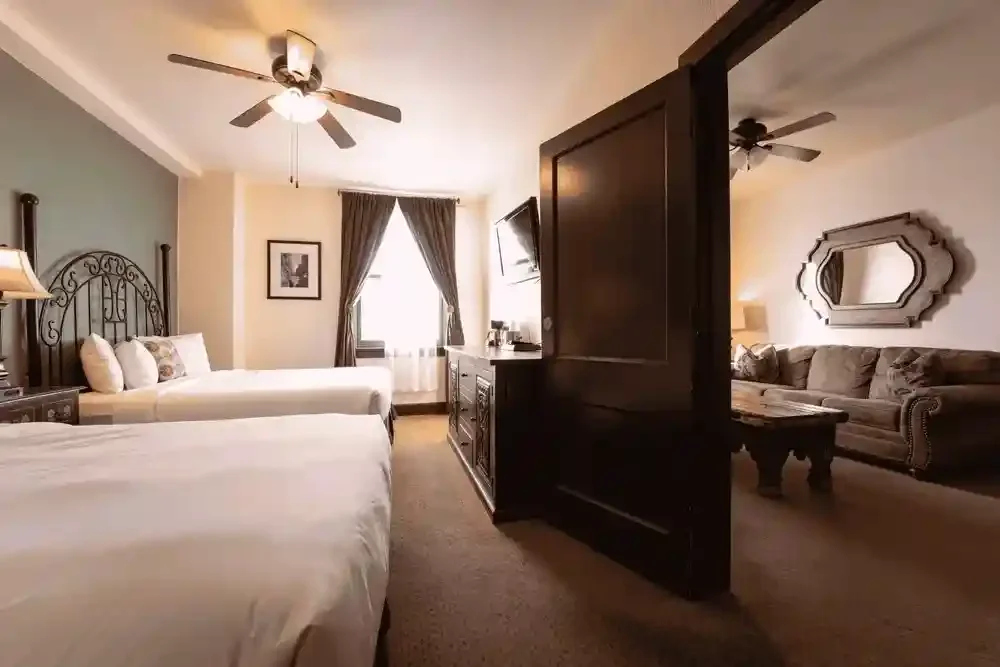 Holland Double Queen Suite