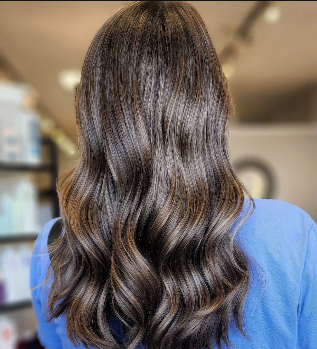 Loooove the shine on this beautiful brunette! 🤎🐻
Hair by @beauty_by_kober