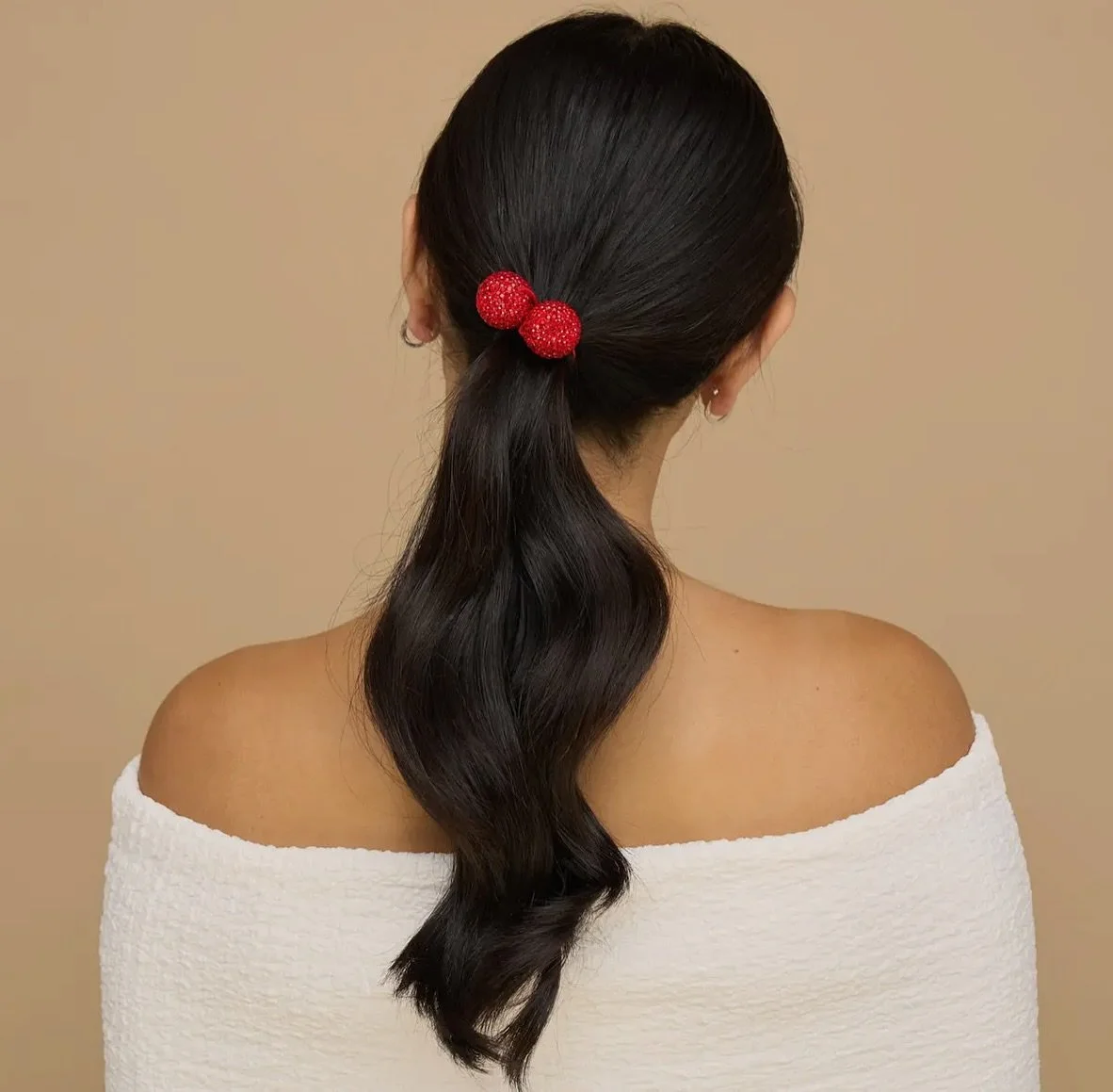 Get ready for the holidays with Kitsch! Their adorable accessories and gifts are a must-have for the season! 
❤️🩷