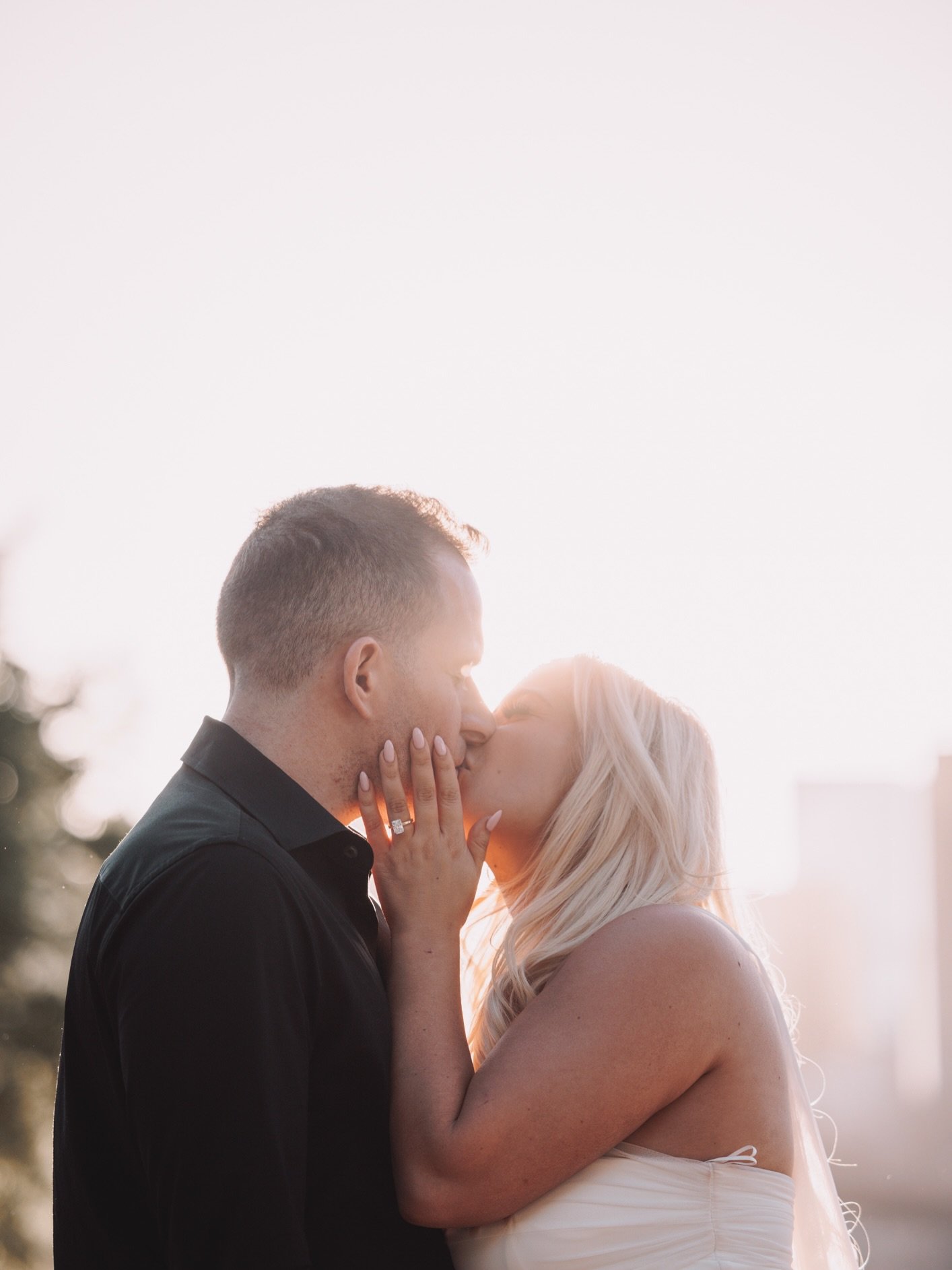 The birds are singing, the snow is thawing, and New Yorkers are dancing in the streets. You know what that means? Proposal season is in full swing! Congrats E &amp; A on a wonderful Dumbo proposal. 💍🌇
.
.
.
#NYCProposal #NYCProposalPhotographer #NY